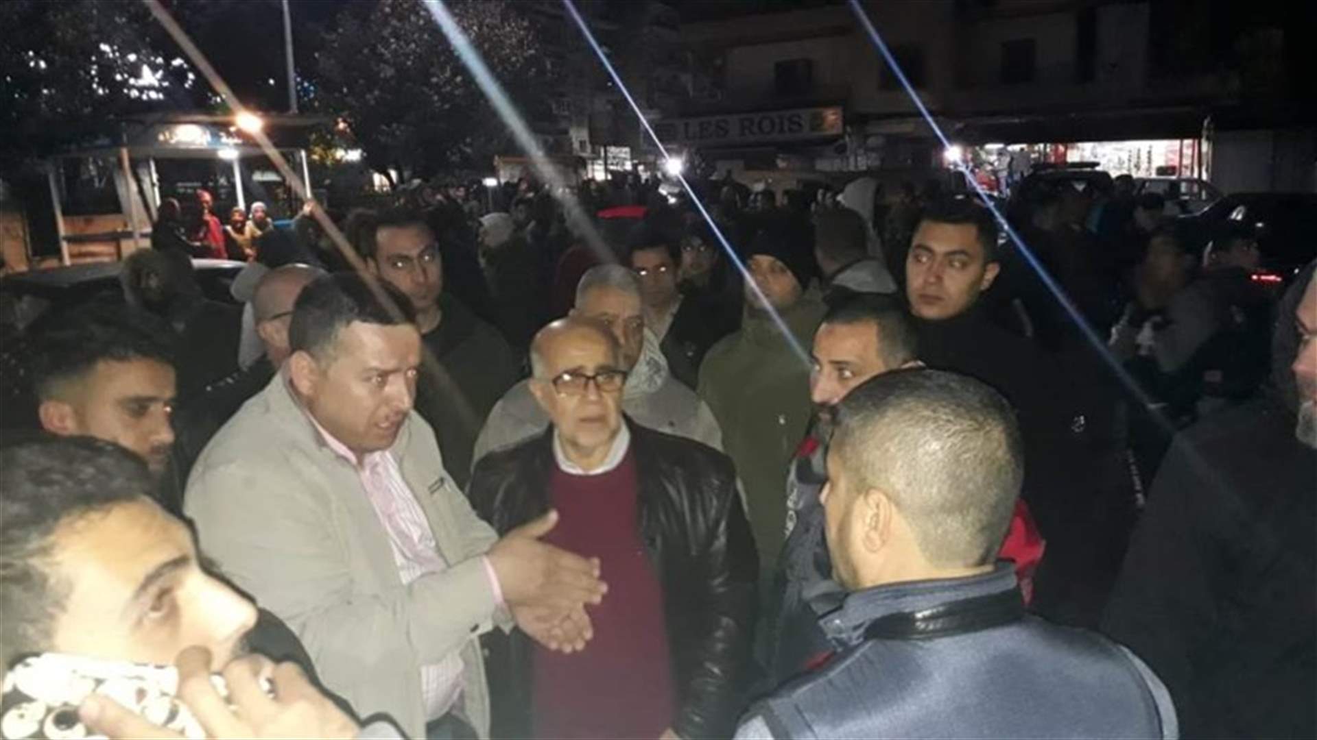 رئيس بلدية طرابلس تفقد ليلا الانهيار الجزئي في مبنى بالقبة... وماذا قال عن الترميم والتأهيل؟