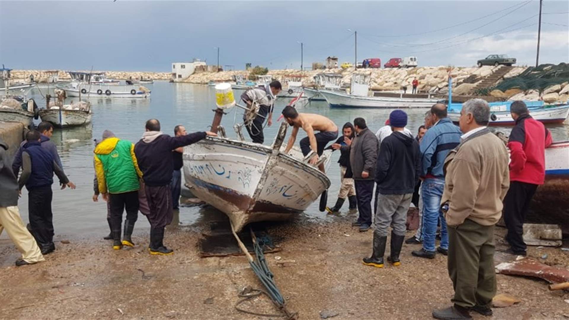 غرق مركب صيد في بحر ببنين والصيادون يناشدون التعويض على صاحبه (صورة)