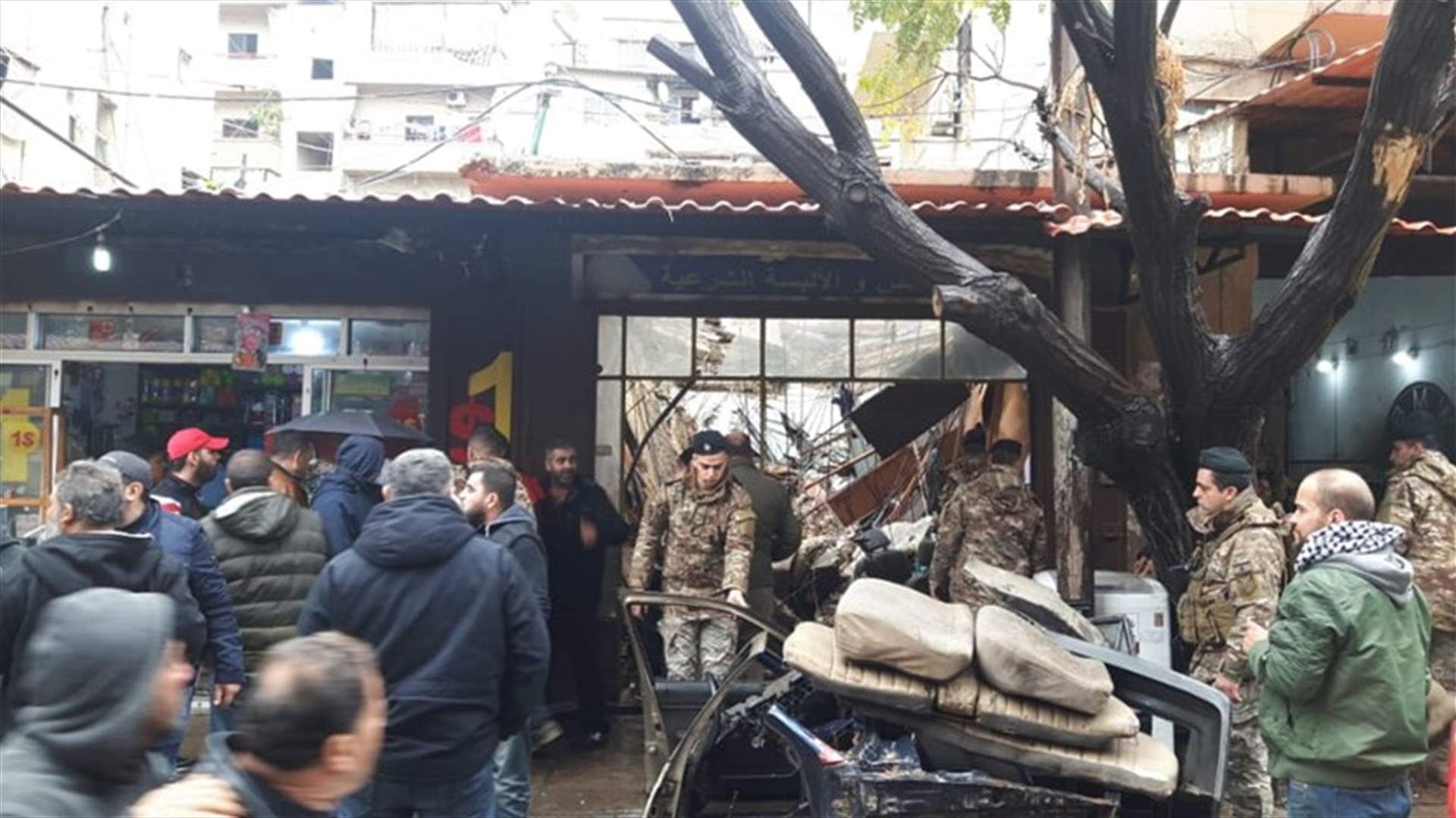 انهيار سقف أحد المحال في طرابلس (فيديوهات)