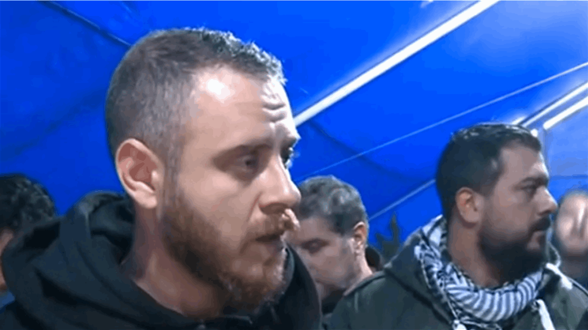 ماذا يقول المحتجون من خيمة الحراك على اوتوستراد جل الديب بعد توقيف شبان صباحا ثم اطلاقهم ؟ (فيديو)