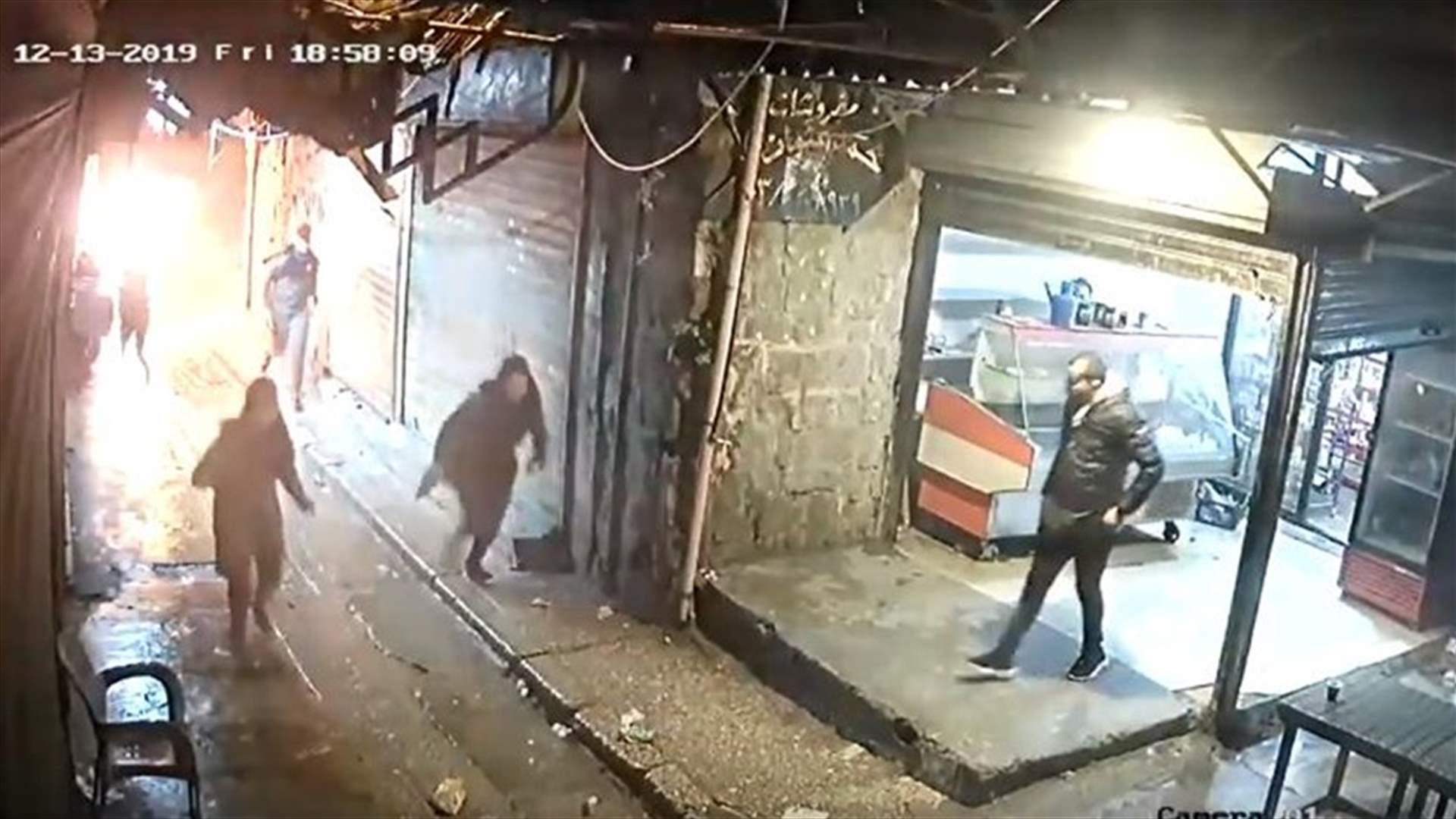 أضرم النار بنفسه في طرابلس بسبب عدم توافر المال لديه لمعالجة ابنته (فيديو)