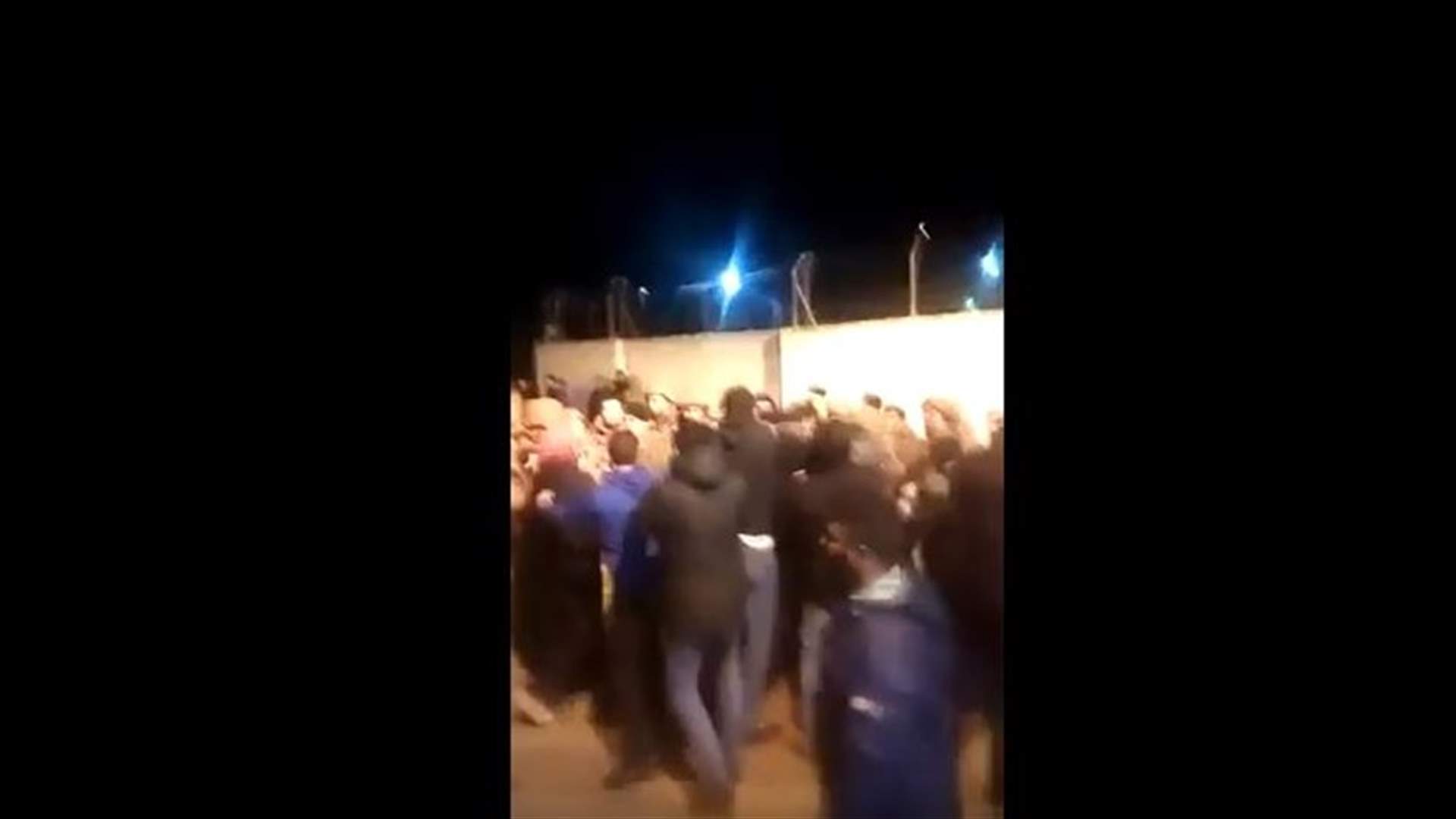 فيديو للتدافع الذي حصل أمام معمل الجية