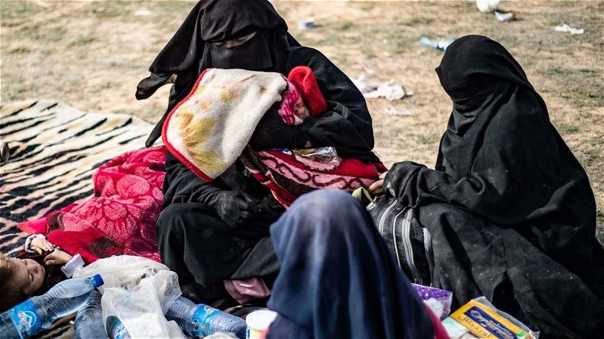 توجيه تهمة الإرهاب لزوجتي جهاديين مفترضين رحّلتهما تركيا إلى فرنسا