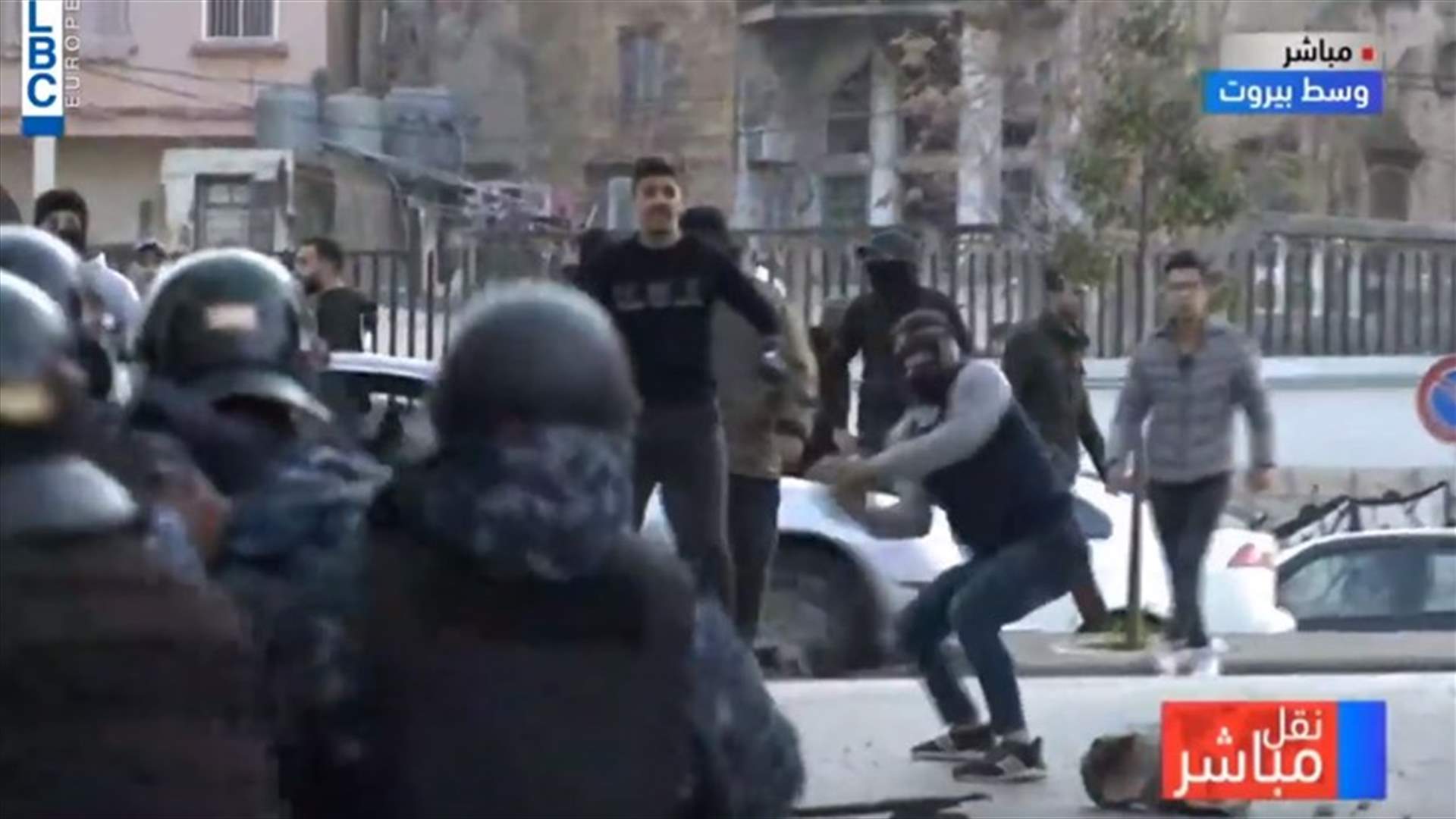 كرّ وفرّ بين مجموعة من الشبان أتت من الخندق الغميق والقوى الأمنية في وسط بيروت (فيديو)