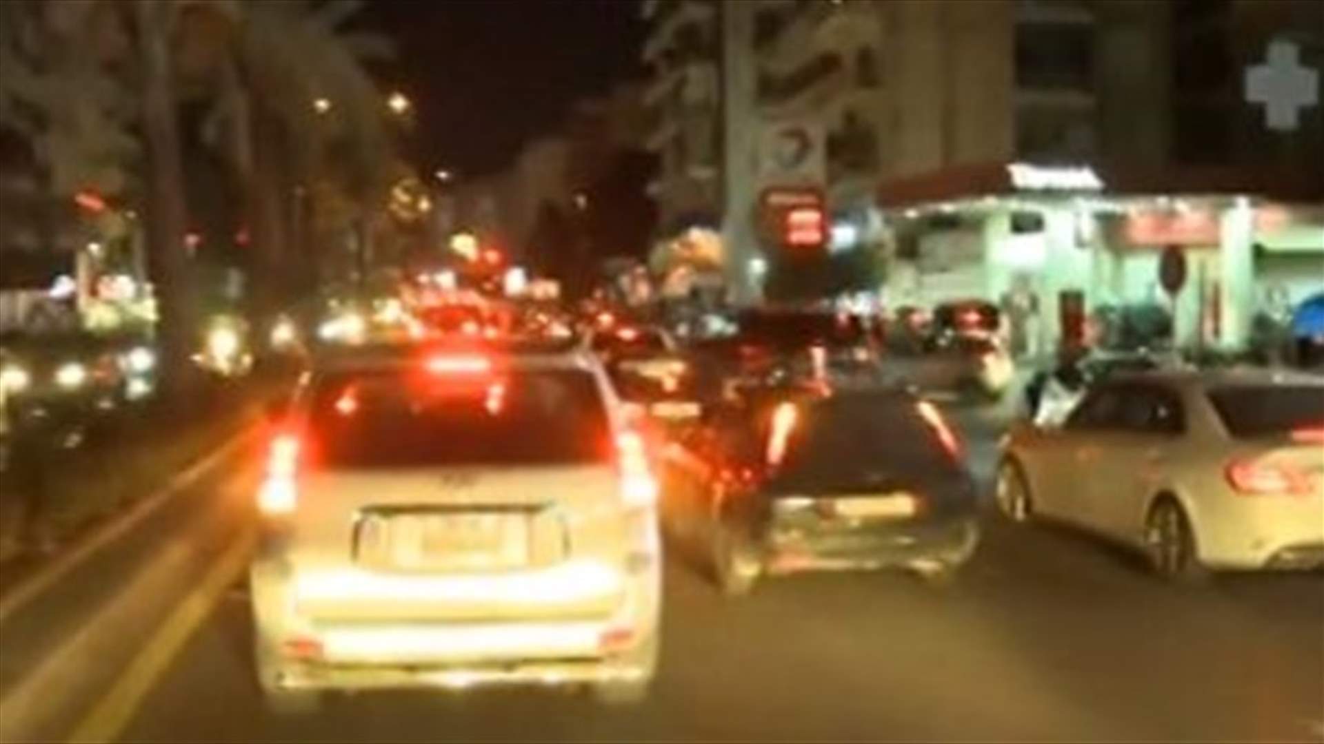 مسيرة سيارة تجوب شوارع بيروت (فيديو)