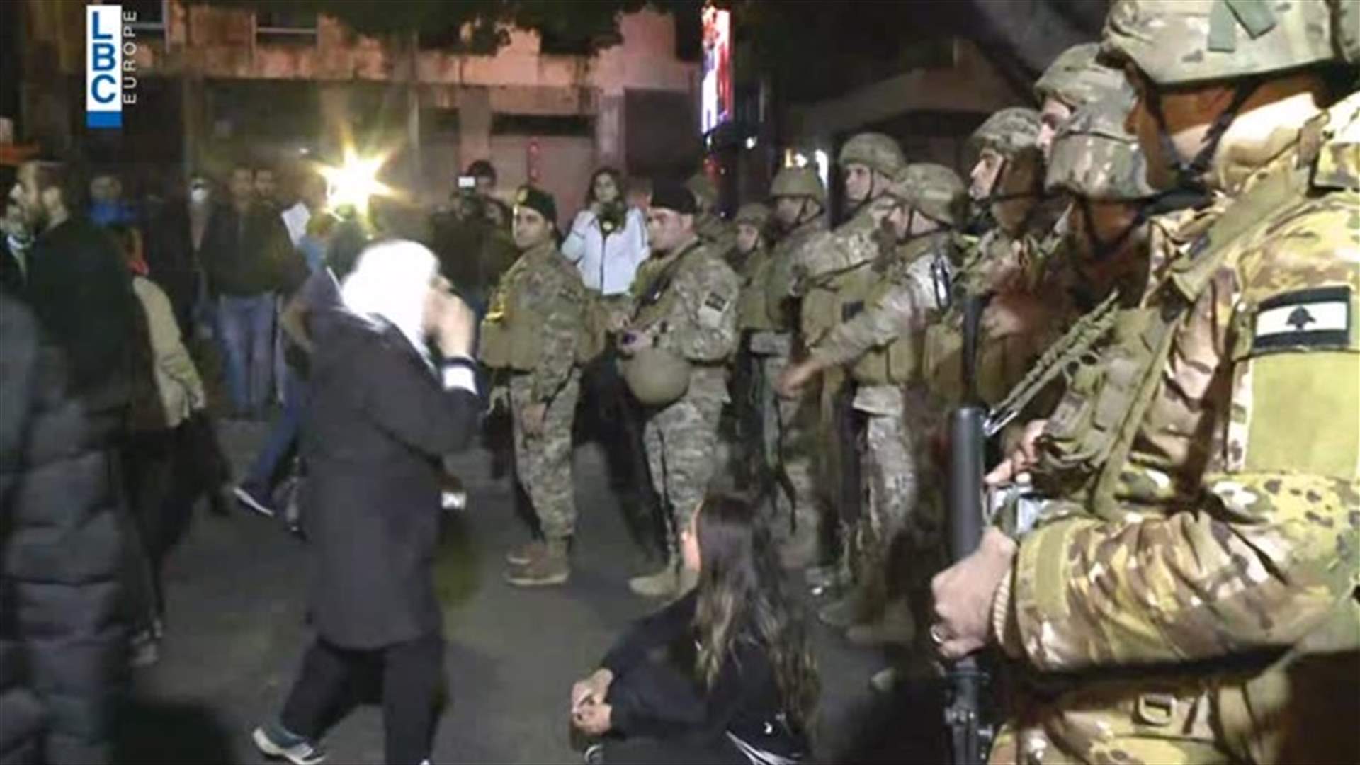 الجيش سمح للمتظاهرين بالعودة الى ساحة الشهداء... ماذا عن عدد الاصابات؟ (فيديو)