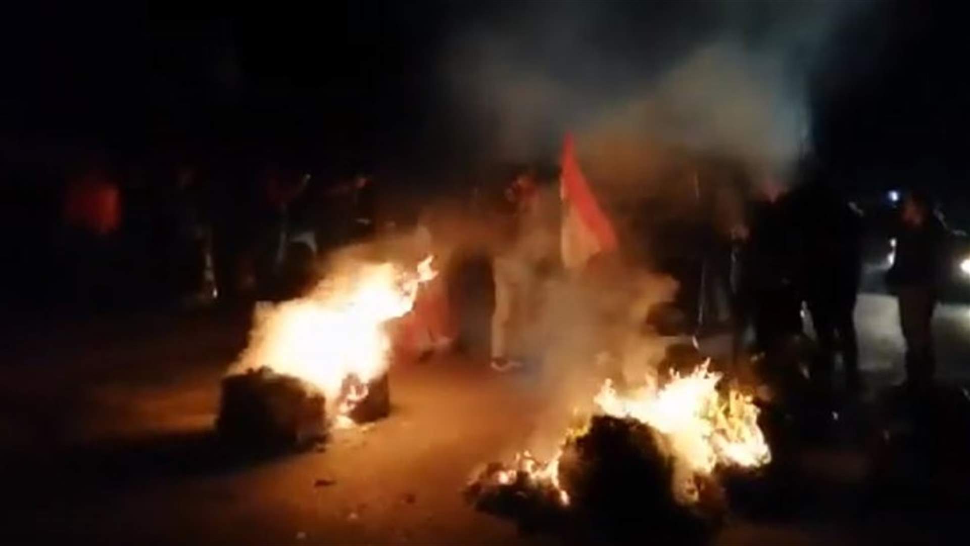 قطع طريق سرجبال - الشوف جزئيا (فيديو)