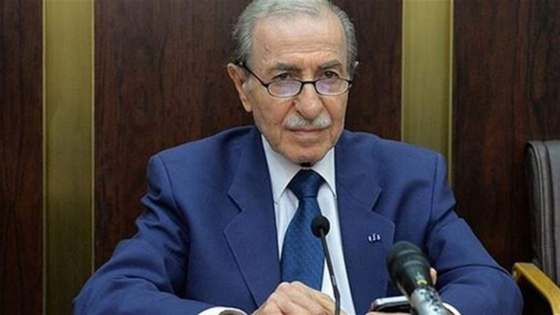 أنور الخليل: التزموا الدستور