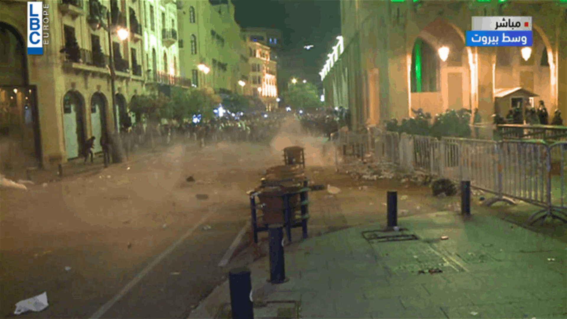 عودة التوتر الى وسط بيروت... وقوى الامن تطلق القنابل المسيلة للدموع لتفريق المتظاهرين (فيديو)