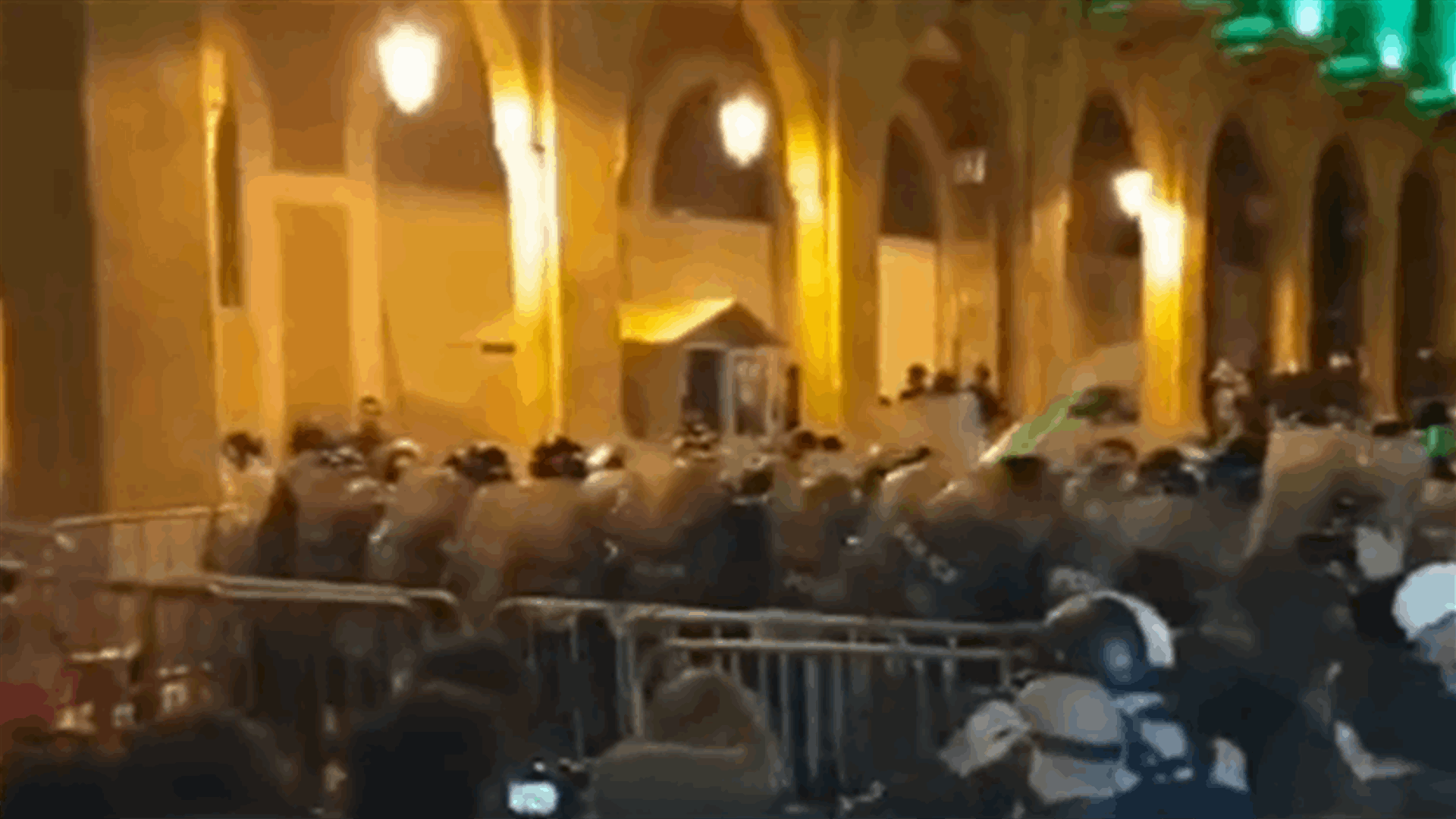 قوى الامن تنشر فيديو يظهر عملية استفزاز عناصرها والاعتداء عليها