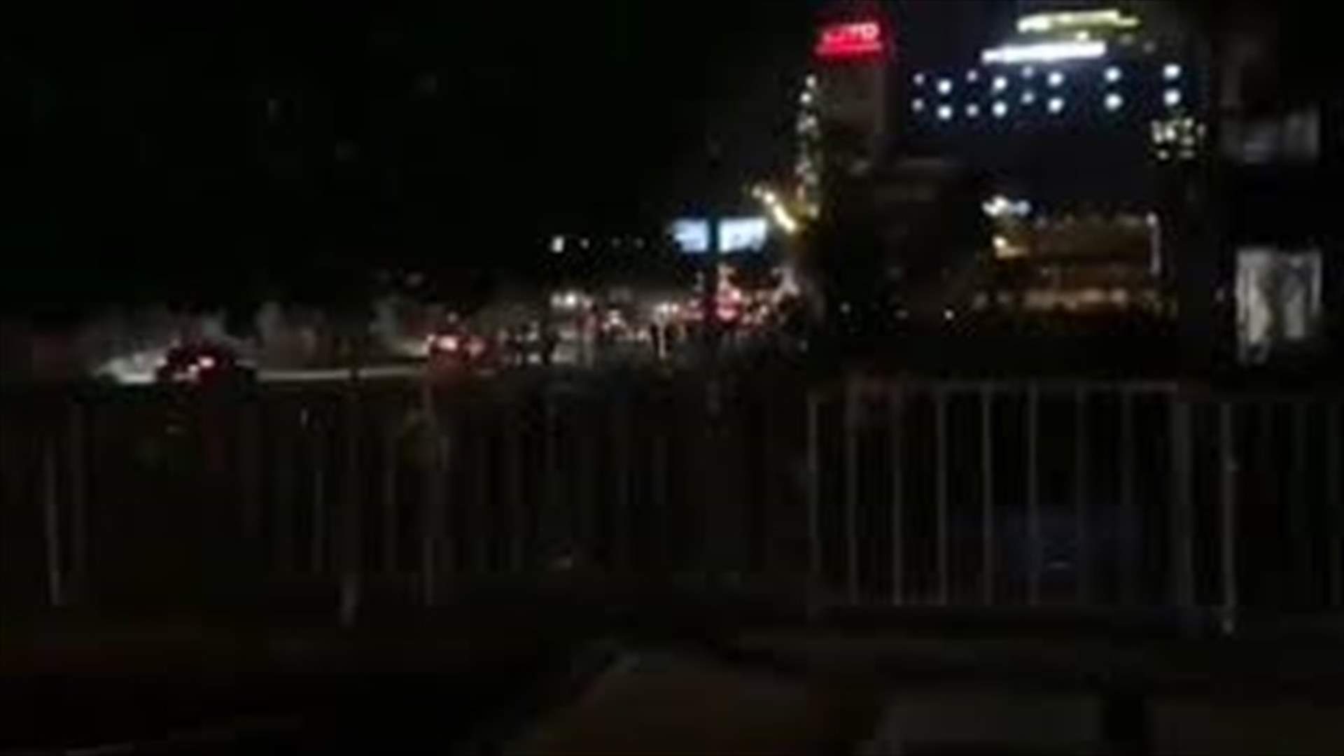 تجمّع عدد من الشبان في محيط جسر الرينغ (فيديوهات)