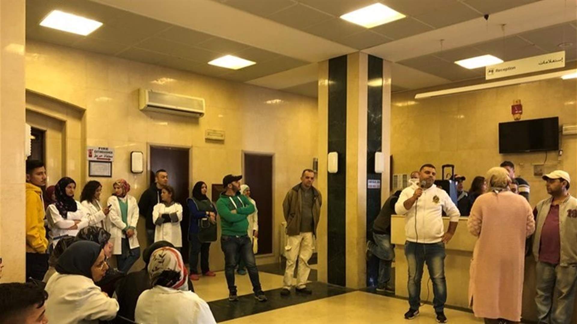 Employees of Sidon governmental hospital stage sit-in