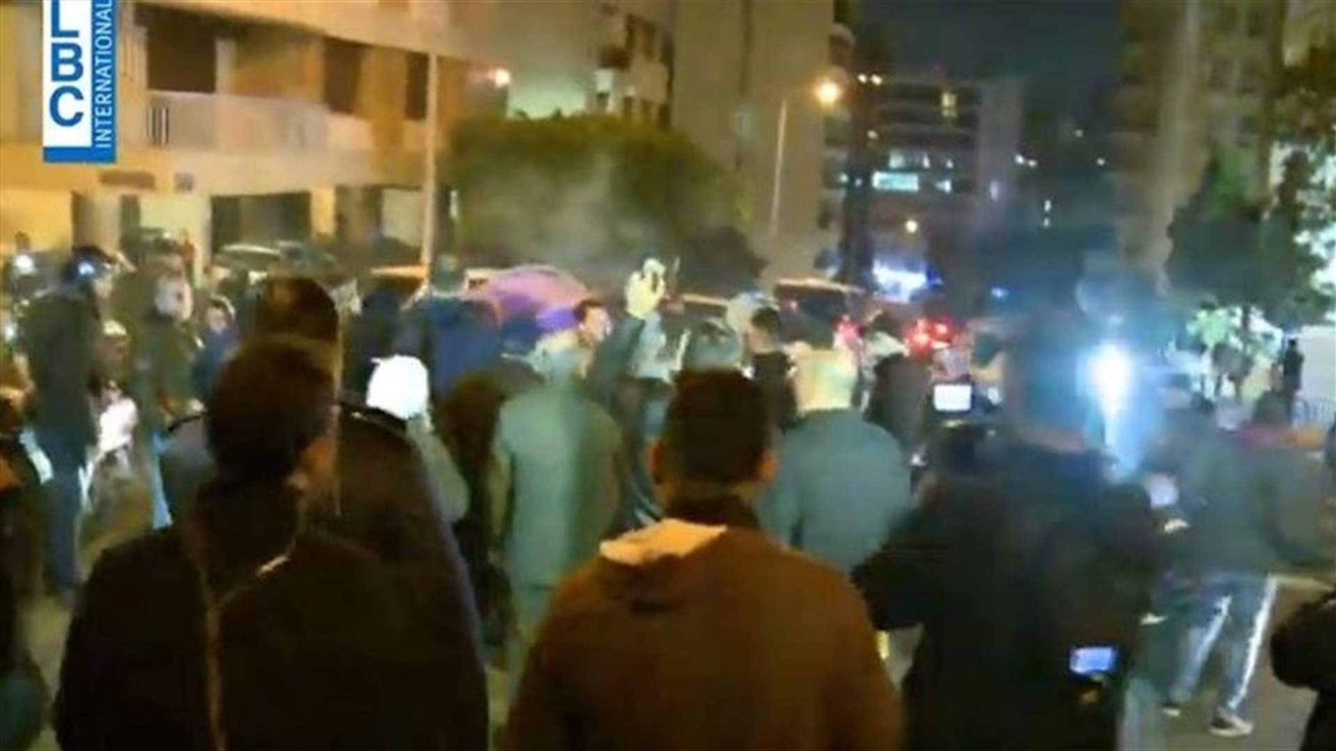 Protesters gather outside Hassan Diab’s residence (Video)