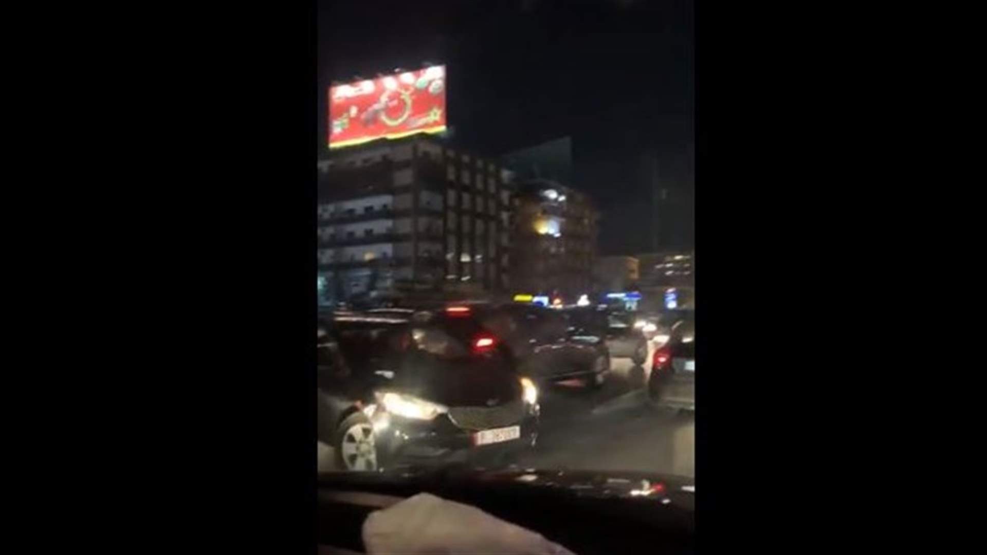 قطع أوتوستراد أنطلياس - جل الديب لدقائق... والجيش يعيد فتحه