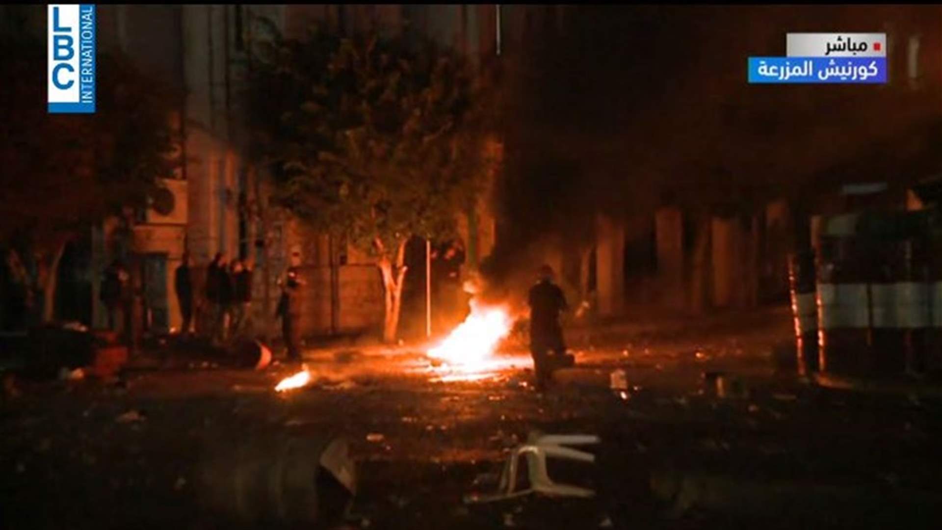 دعوات في المساجد الى الشبان في كورنيش المزرعة للخروج من الشارع