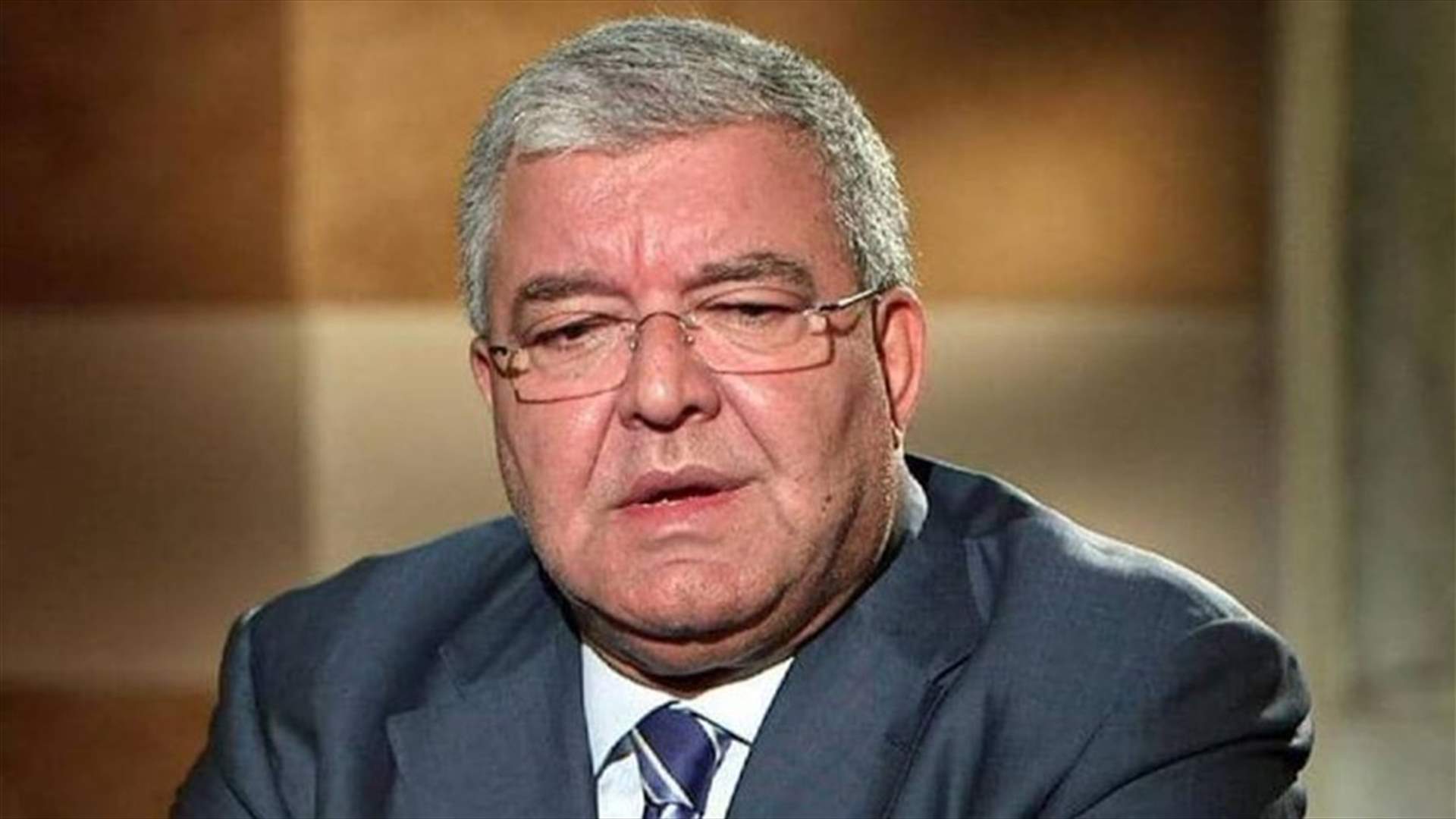 المشنوق: على الحريري إزالة الالتباس حول تكليف دياب