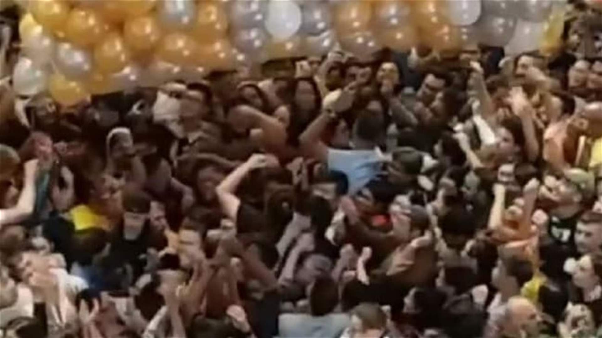 جرحى اثر حادث تدافع لاقتناص هدايا عيد الميلاد في مركز تجاري في سيدني...  (فيديو)