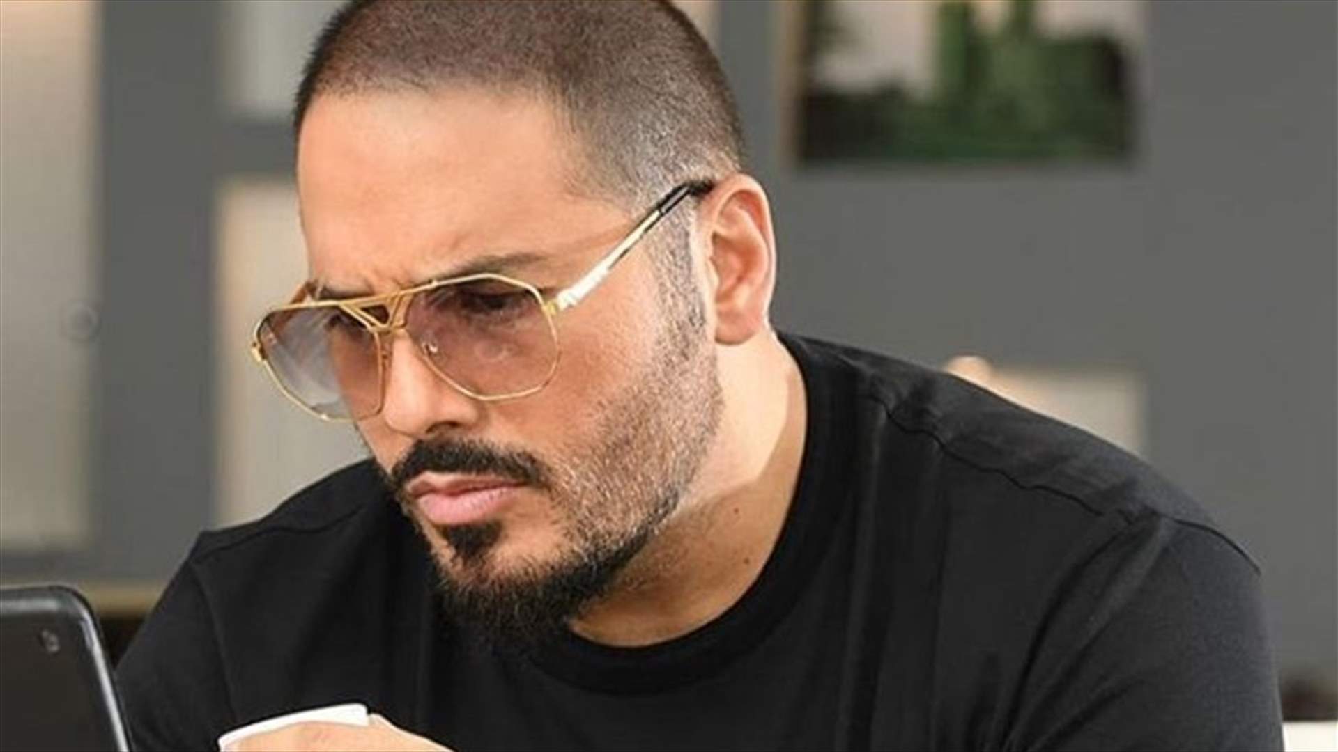 رامي عياش يغسل رجليّ والده ويلقّن الجمهور درساً بالإنسانيّة (صورة)