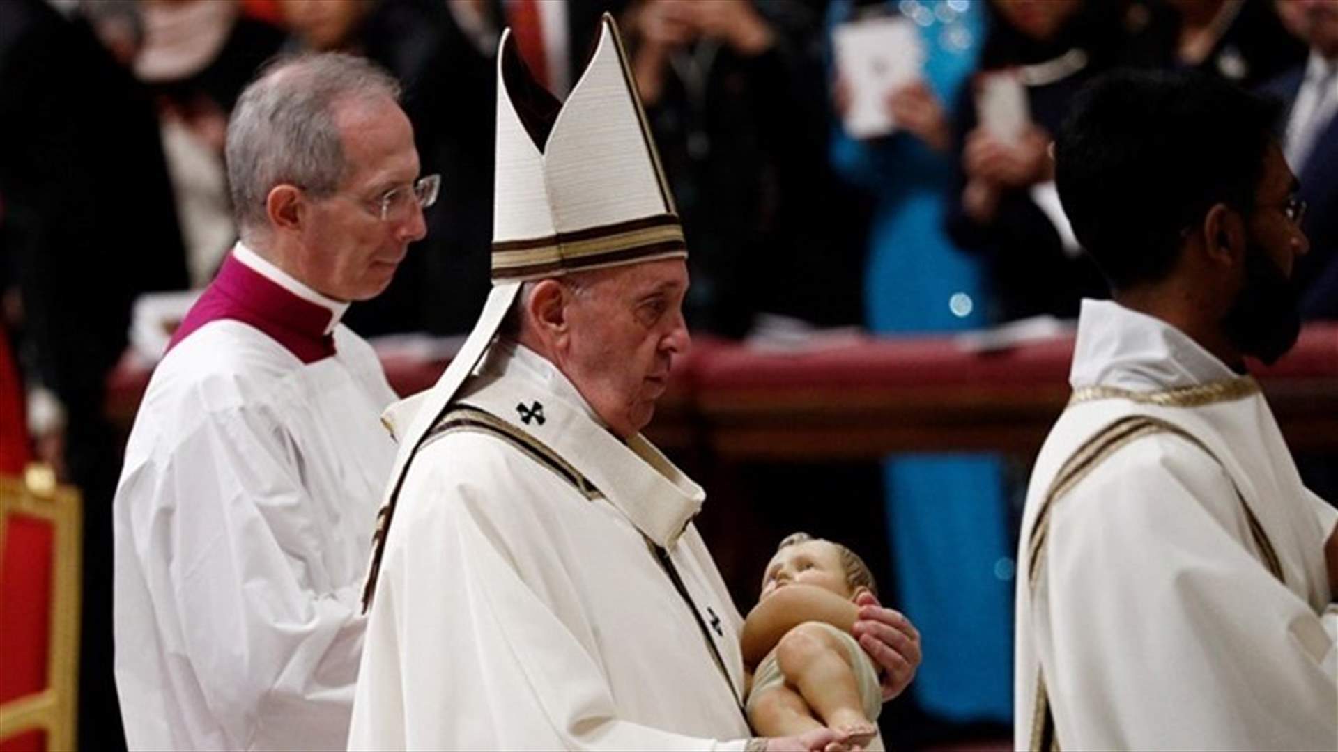Pope defends migrants, calls for peace in Christmas message