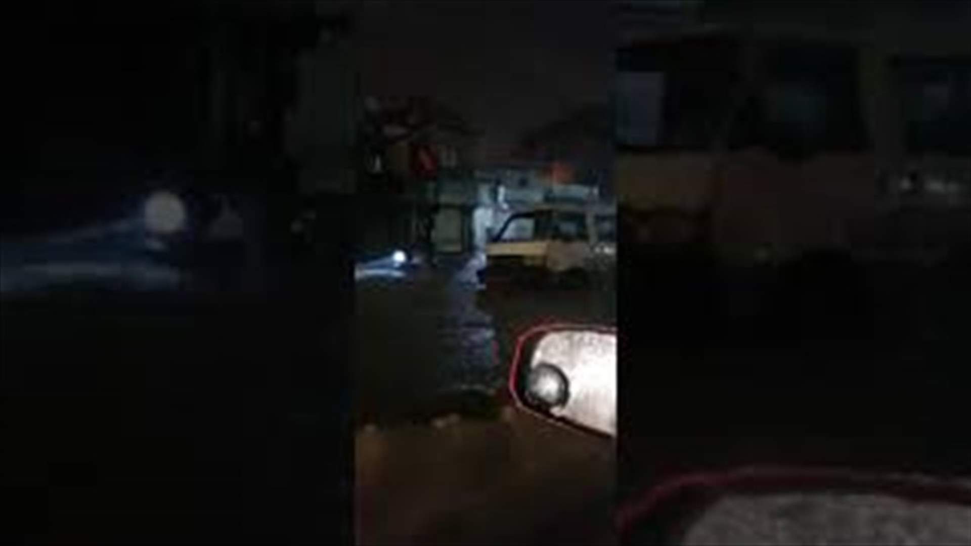 كيف تبدو حال الطرقات في ظل تساقط الأمطار بغزارة؟