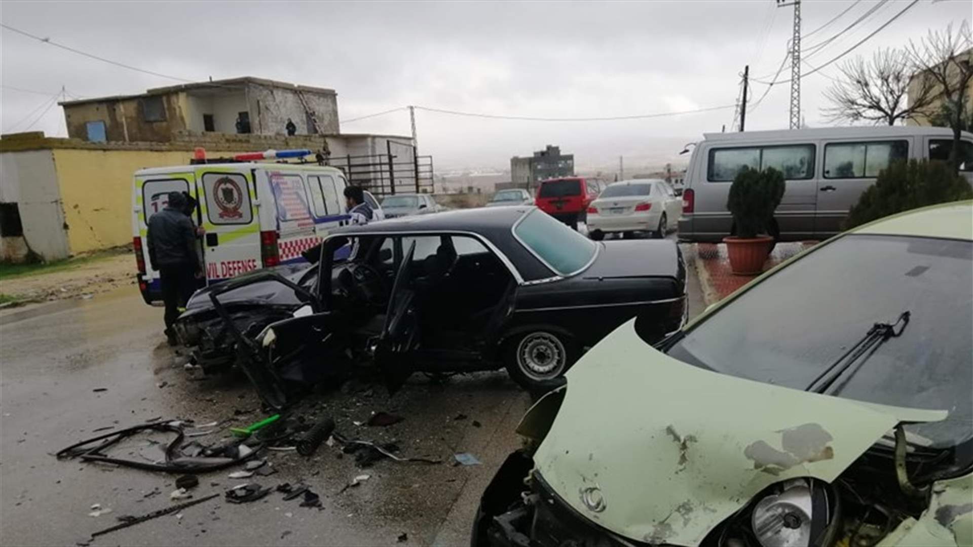 جريحان اثر حادث سير على طريق عام بدنايل (صور)
