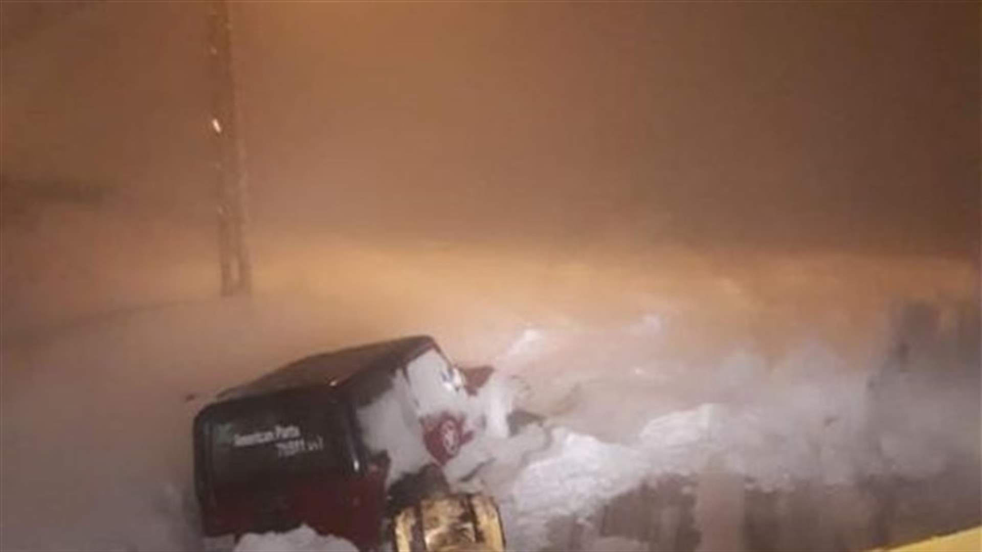 الدفاع المدني أنقذ مواطنين احتجزتهم الثلوج داخل 33 سيارة في عيون السيمان وباكيش