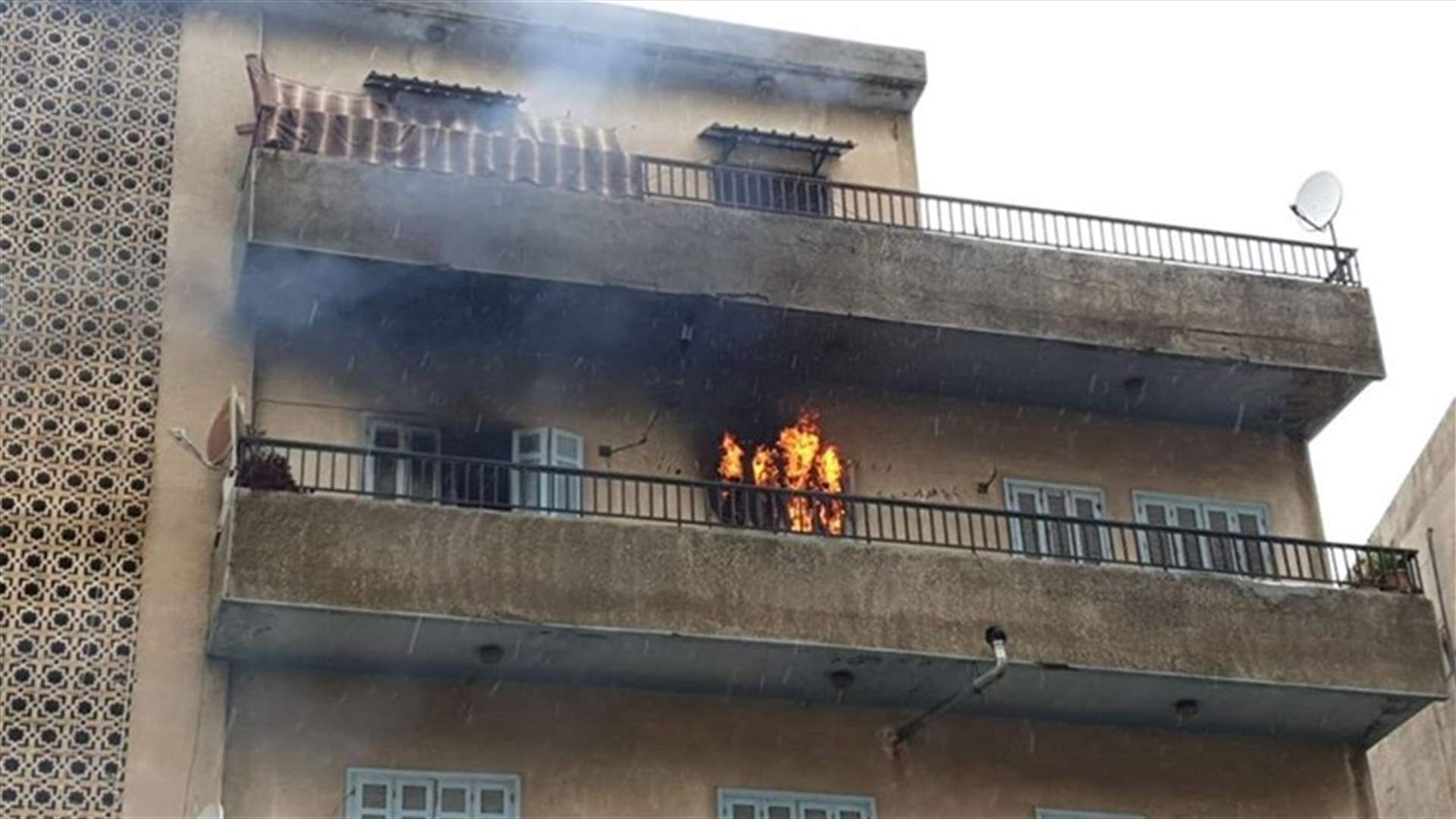جهاز الطوارئ والإغاثة: إصابة امرأة نتيجة احتراق منزل في الضنية (صورة)
