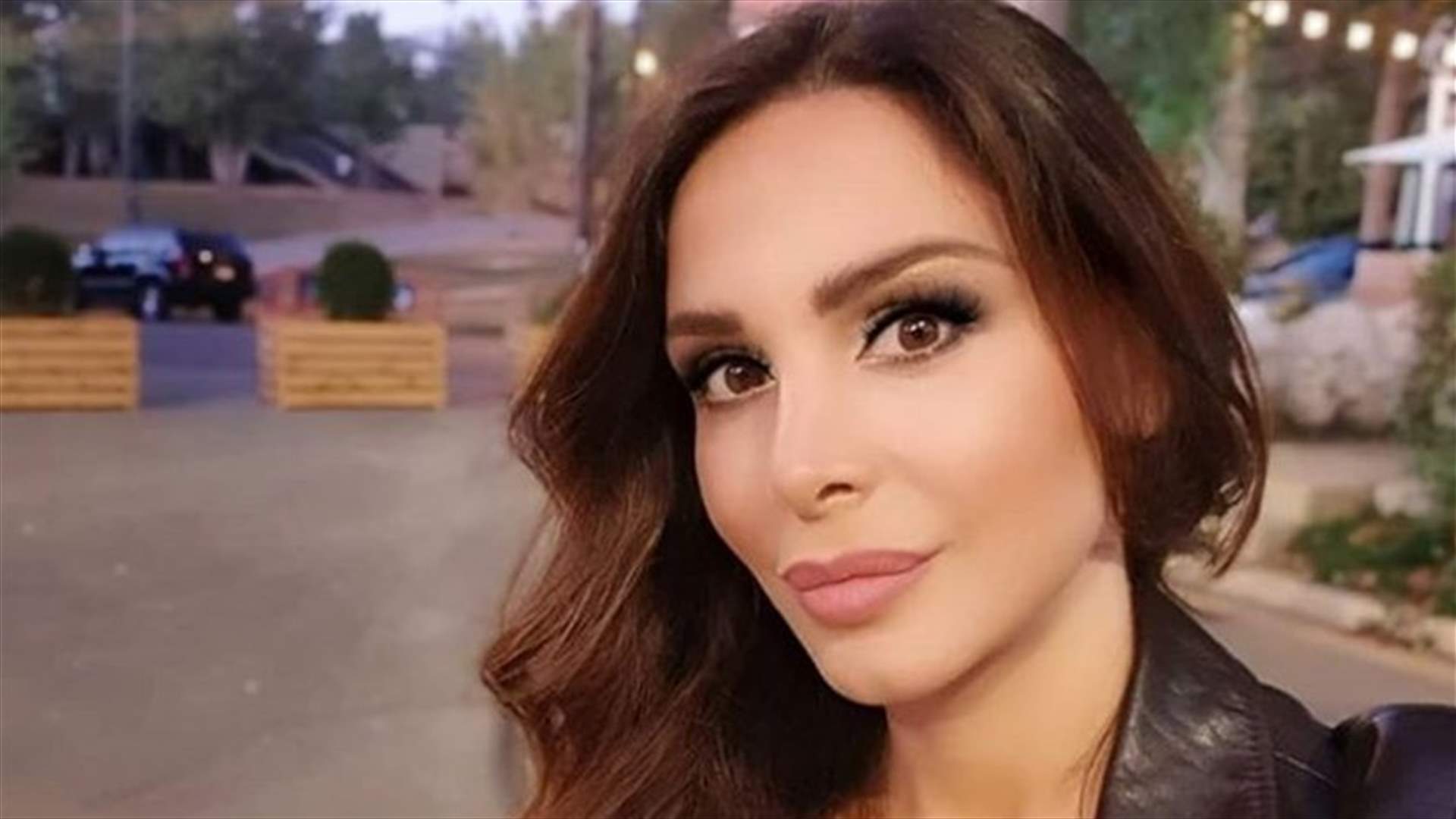 جويل بحلق في ظهور نادر مع عائلتها.. شاهدوها مع زوجها وأولادها ووالدتها وشقيقتها