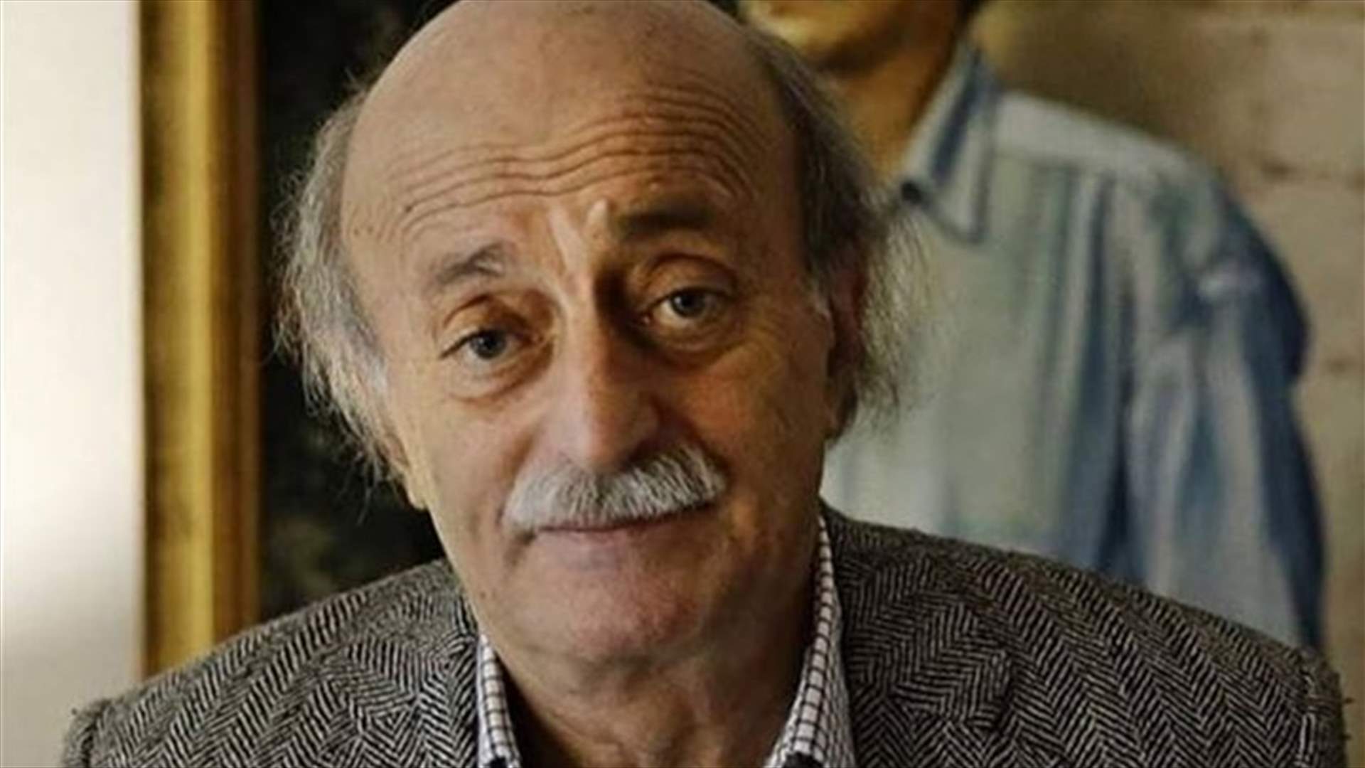 صورة لجنبلاط داخل "سوبرماركت"... ماذا يفعل؟