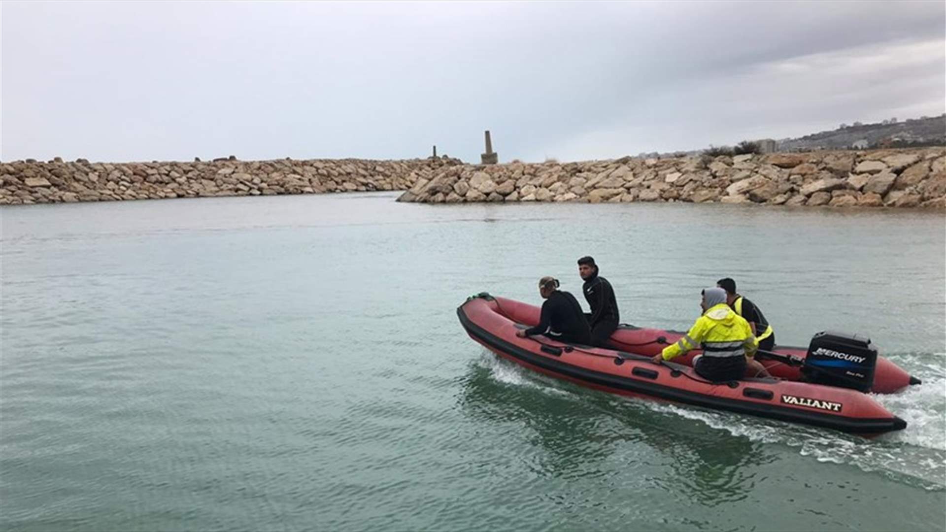 فقدان شابين في البحر مقابل معمل الجية