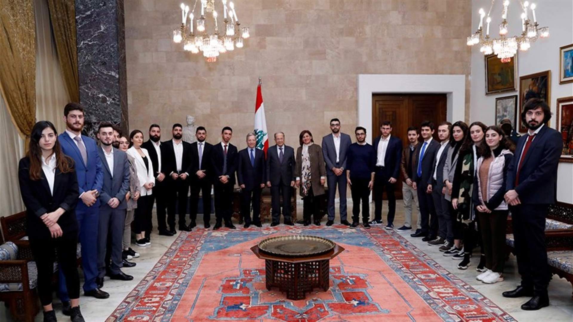 عون استقبل وفداً طالبياً جامعياً وسفير مصر
