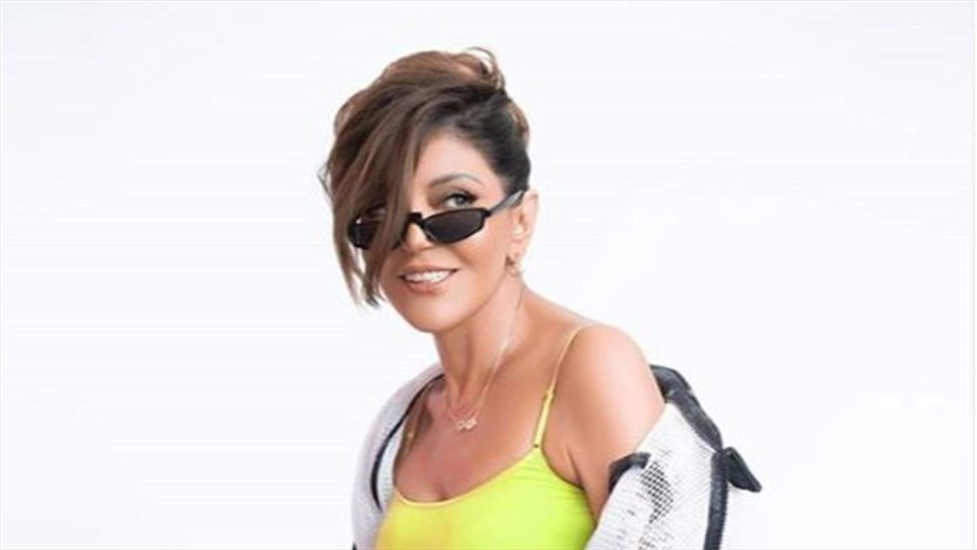 سميرة سعيد في "لوك" شبابي بامتياز... اعتمدي الجينز على طريقتها