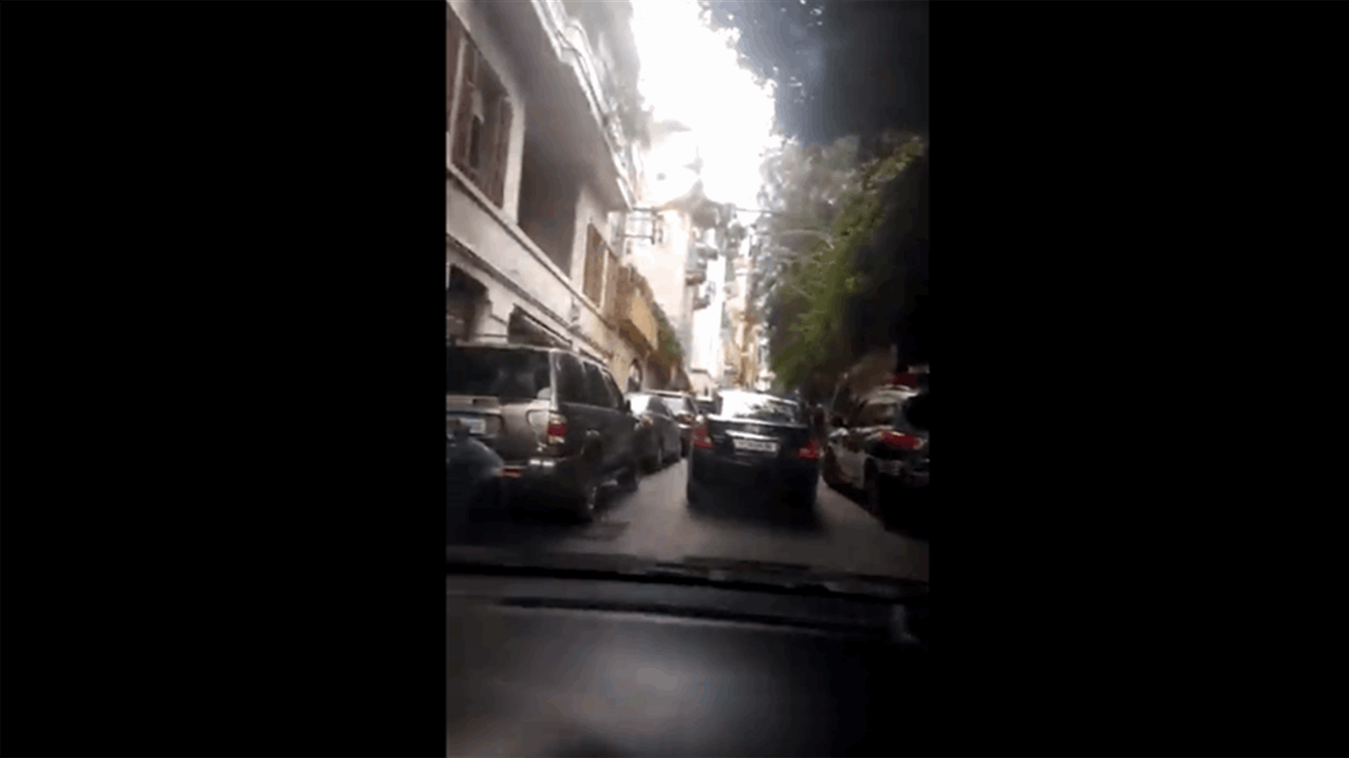 كيف بدا المشهد أمام منزل كارلوس غصن في بيروت؟ (فيديو)