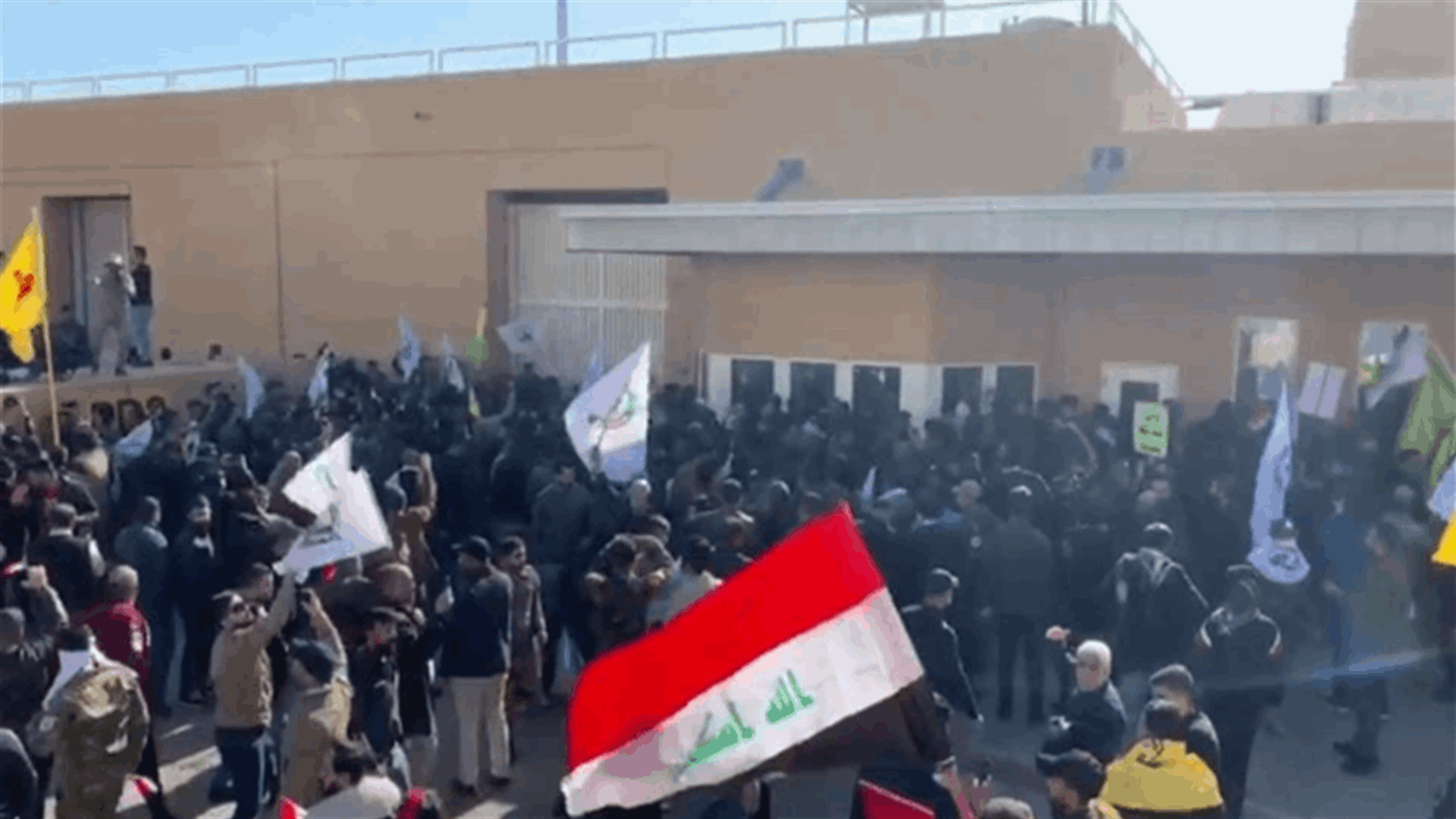 إصابة عضوين بجماعة مسلحة عراقية في احتجاج أمام السفارة الأميركية