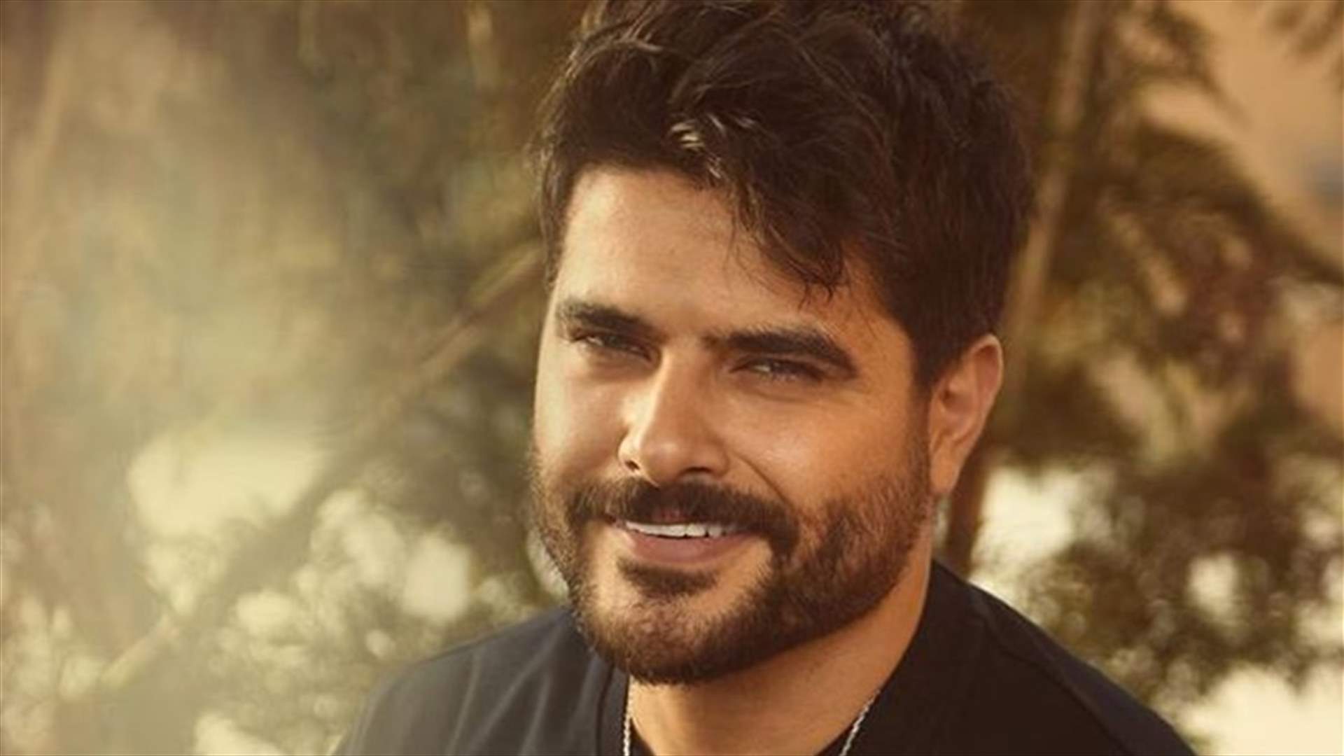 ناصيف زيتون إمتنع عن إحتضان معجبة.. والجمهور يصفه بـ "المؤدّب" (فيديو)