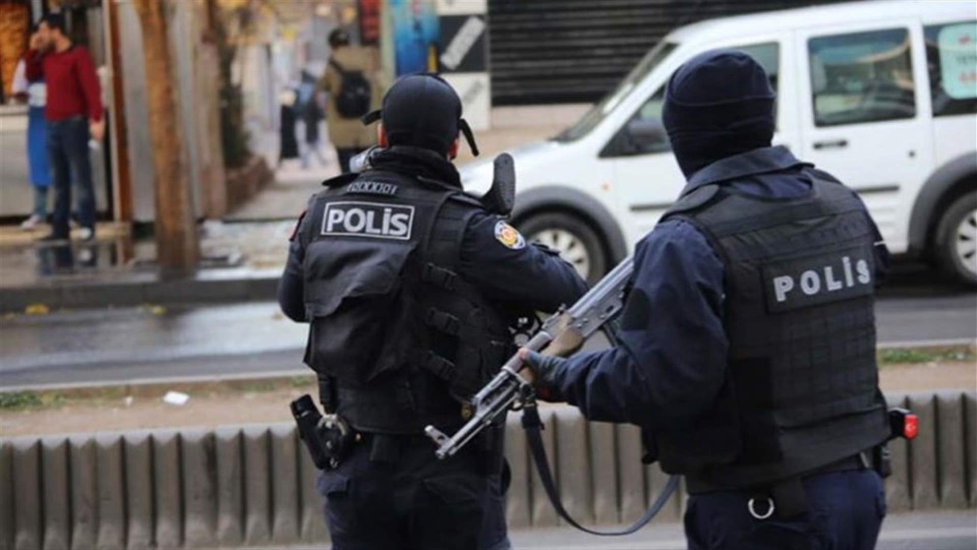 الشرطة التركية اعتقلت 4 طيارين في ما يتصل بمرور غصن عبر اسطنبول
