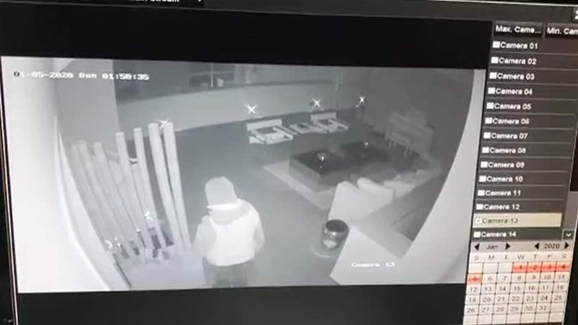 لحظة دخول السارق الى منزل نانسي عجرم والمواجهة... كاميرات المراقبة وثقت ما حصل (فيديو)