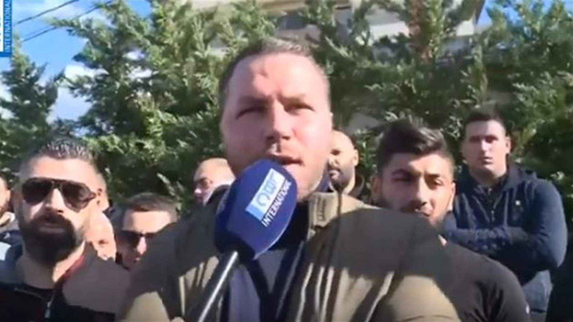 امام ثكنة صربا... احتجاج على استدعاء الشاب جورج قزي