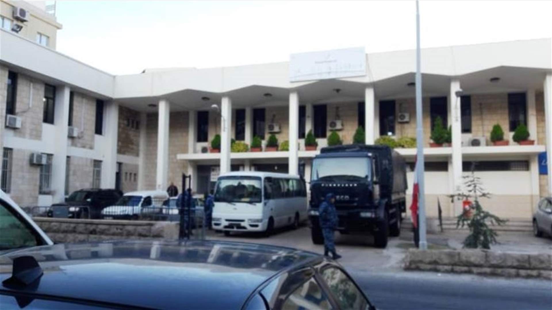الدوائر الرسمية فتحت في سرايا حلبا...