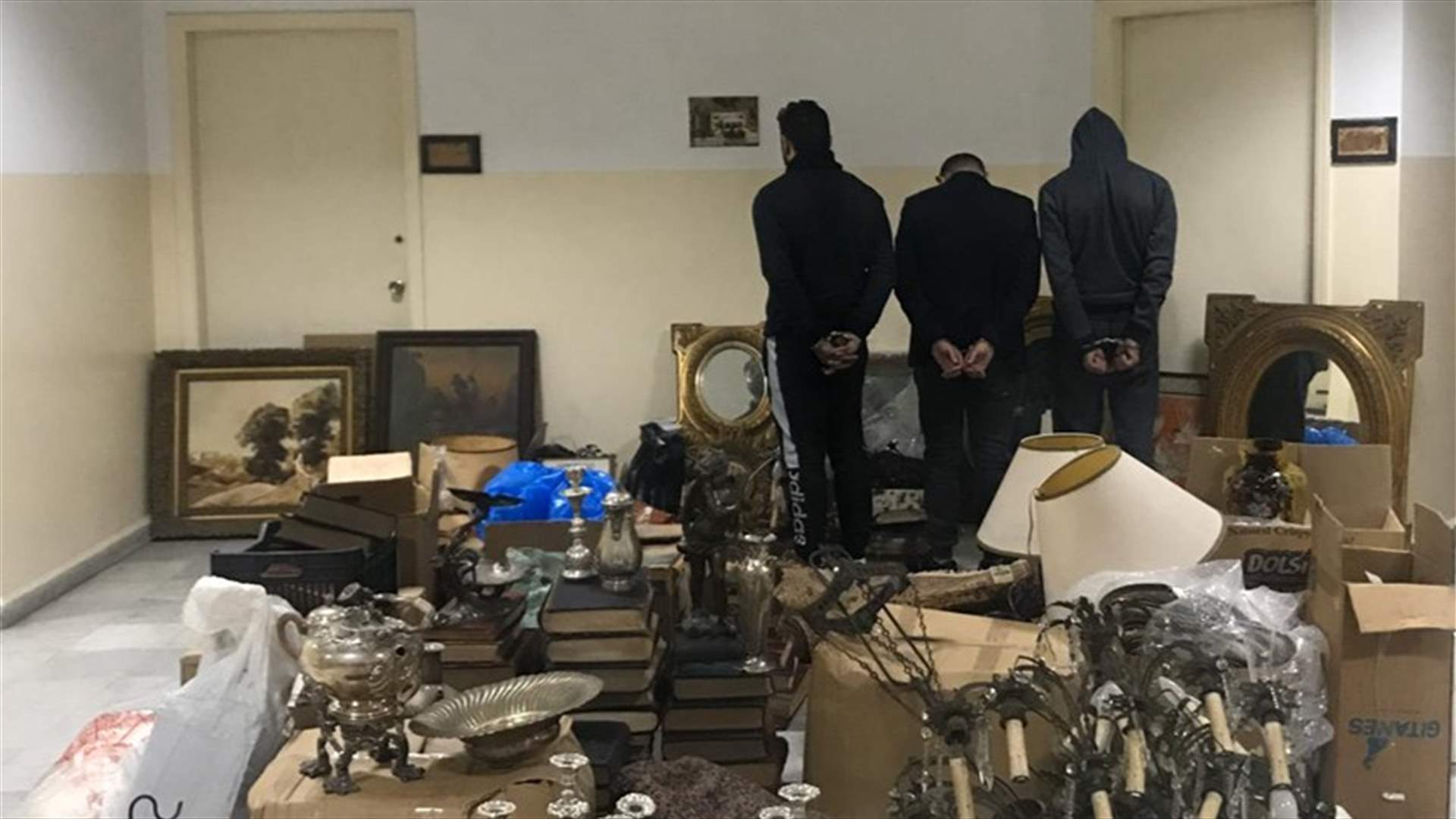 سرقوا مقتنيات بقيمة 150 ألف دولار من منزل في الأشرفية