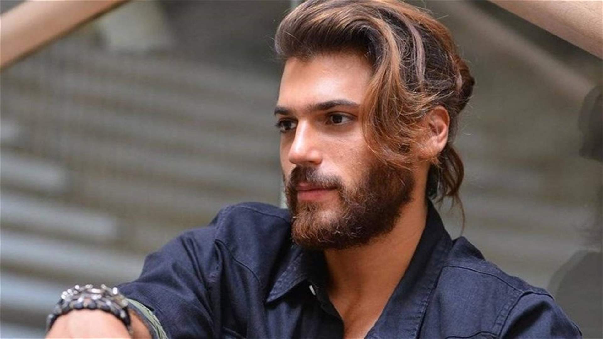 جان يمان يتخلّى عن الشعر الطويل واللحية.. صورته مخيّبة لآمال معجباته