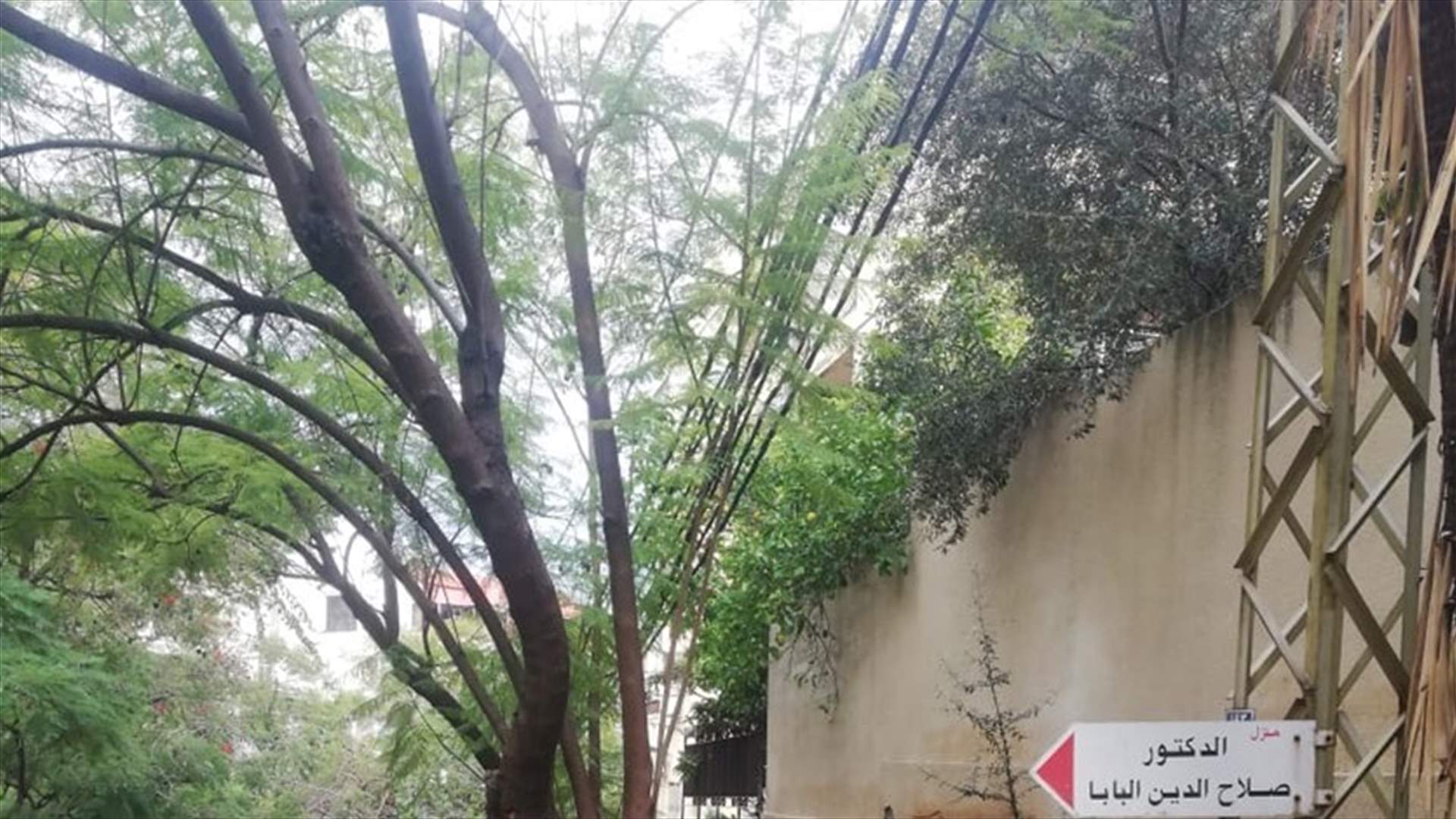 سقوط اجزاء من حائط في الهلالية بسبب الامطار (صورة)