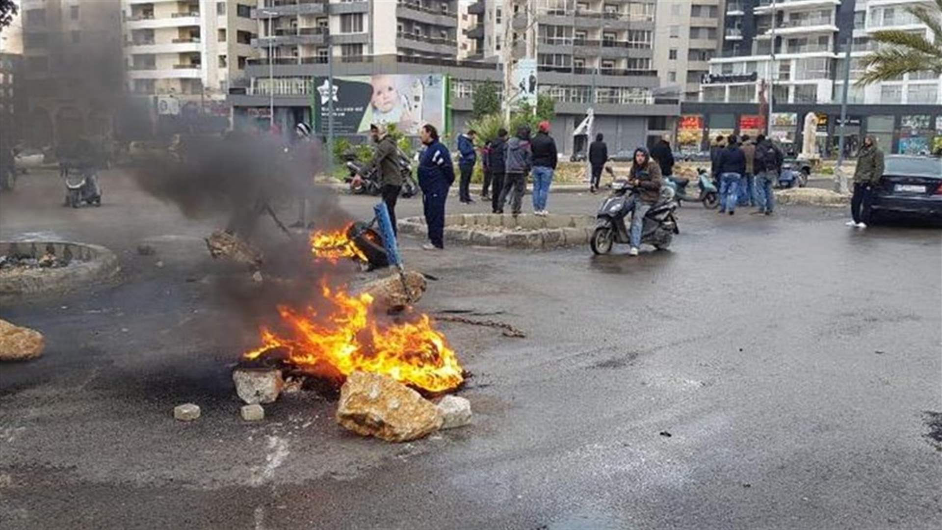 اعتصام امام كهرباء قاديشا احتجاجا على انقطاع التيار عن البحصاص