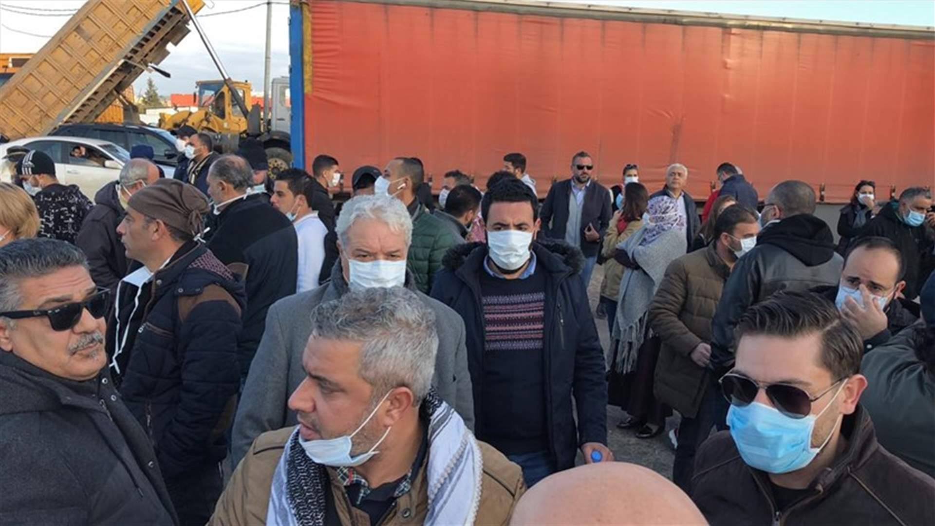 اعتصام امام معمل النفايات في صيدا...