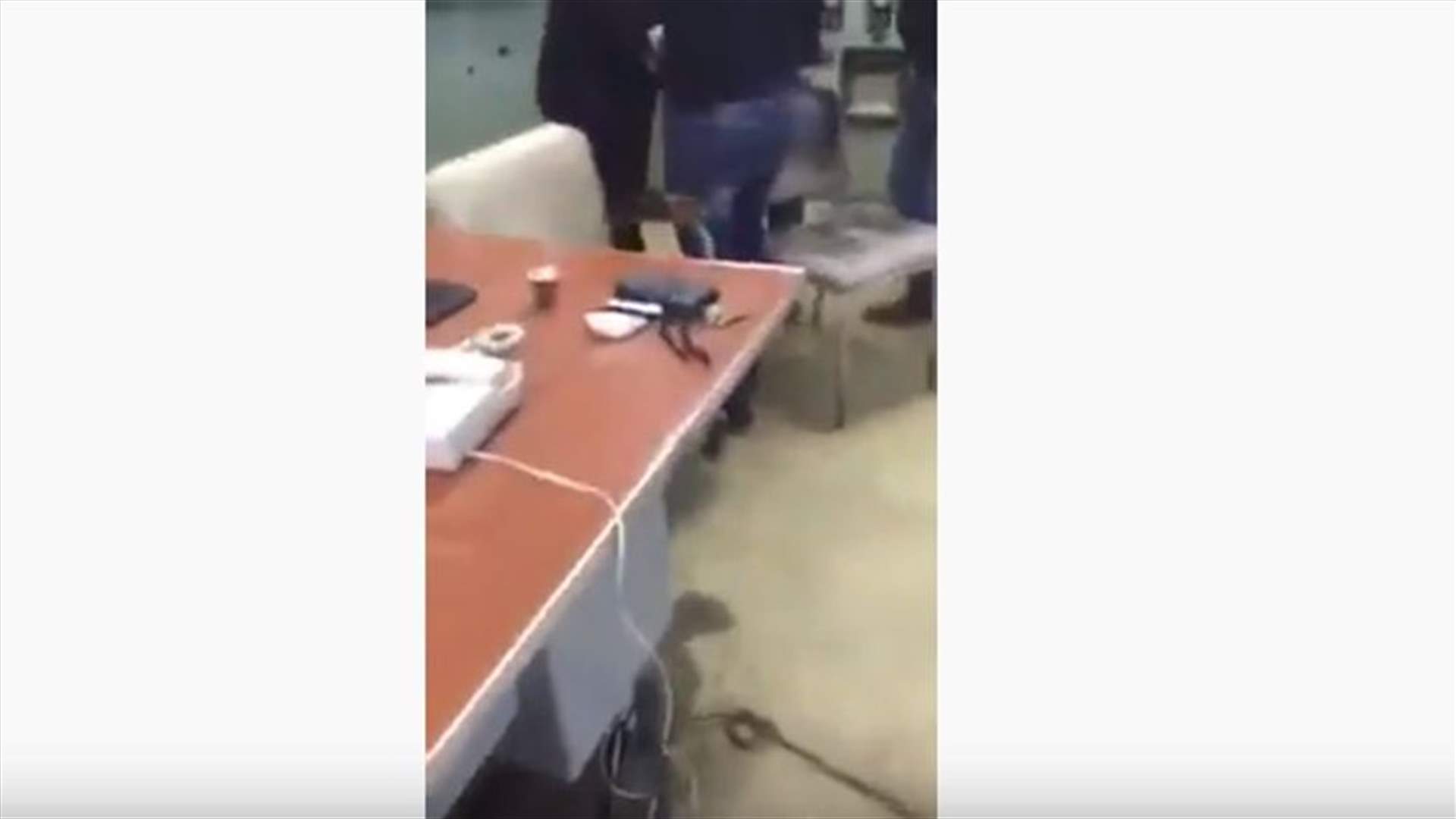 اقتحام شركة الكهرباء في برجا (فيديو)