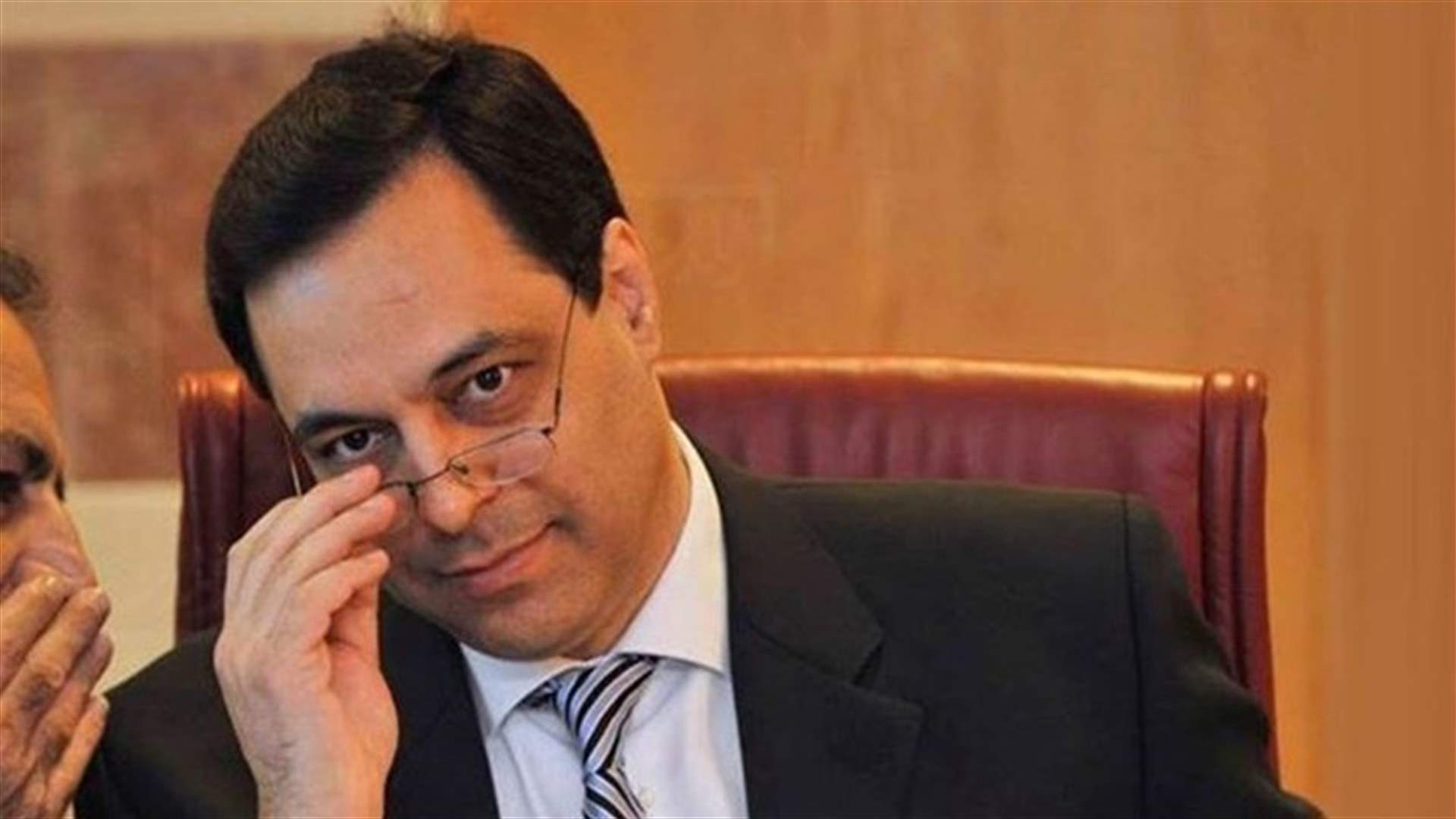 مصادر قريبة من دياب لـ"الشرق الأوسط": إذا كان هناك من نصوص تسمح بسحب التكليف فليفعلوا