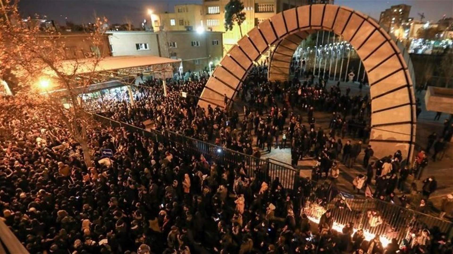 السفير البريطاني لدى طهران ينفي مشاركته في &quot;تظاهرة&quot;
