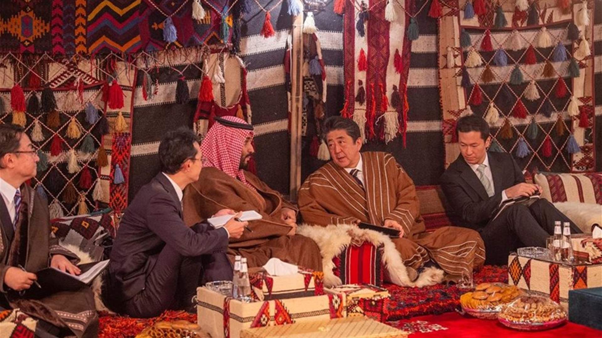 رئيس الوزراء الياباني أجرى مباحثات مع العاهل السعودي وولي عهده .. اليكم التفاصيل
