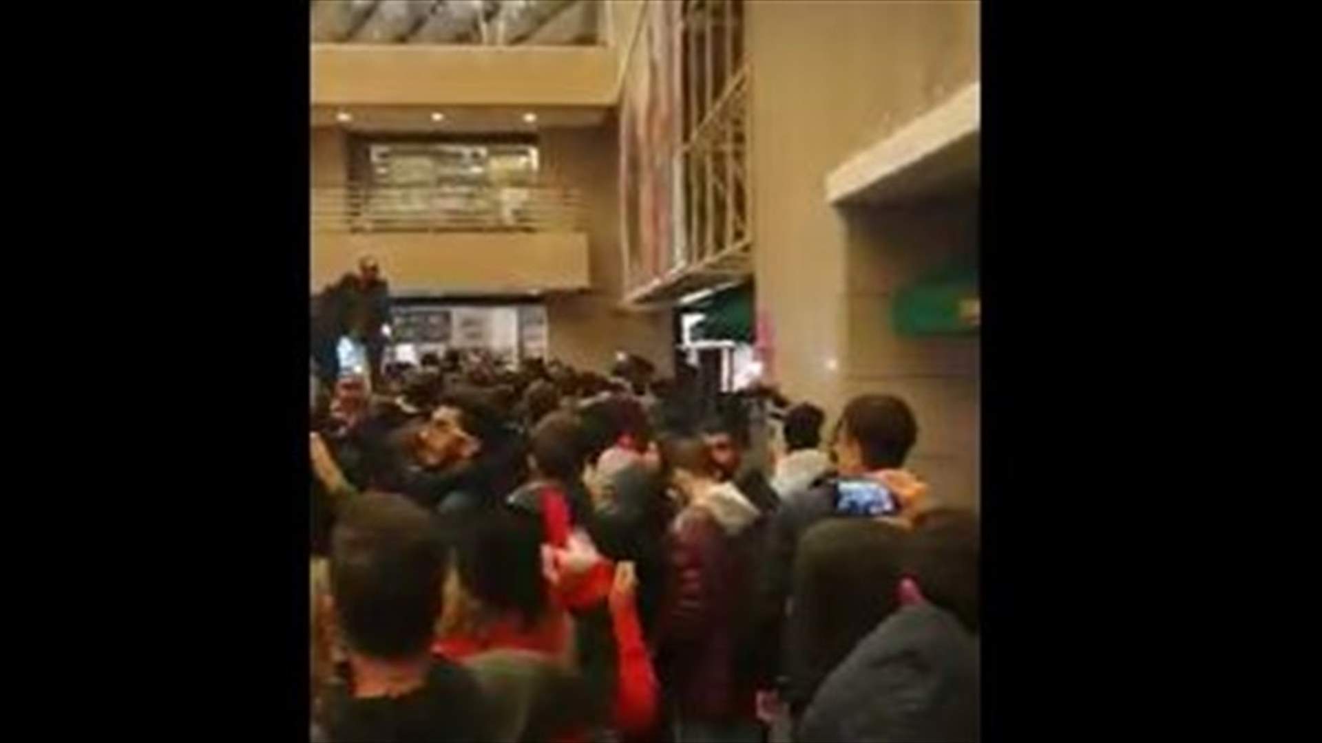 فيديو لتظاهرة داخل اسواق بيروت...