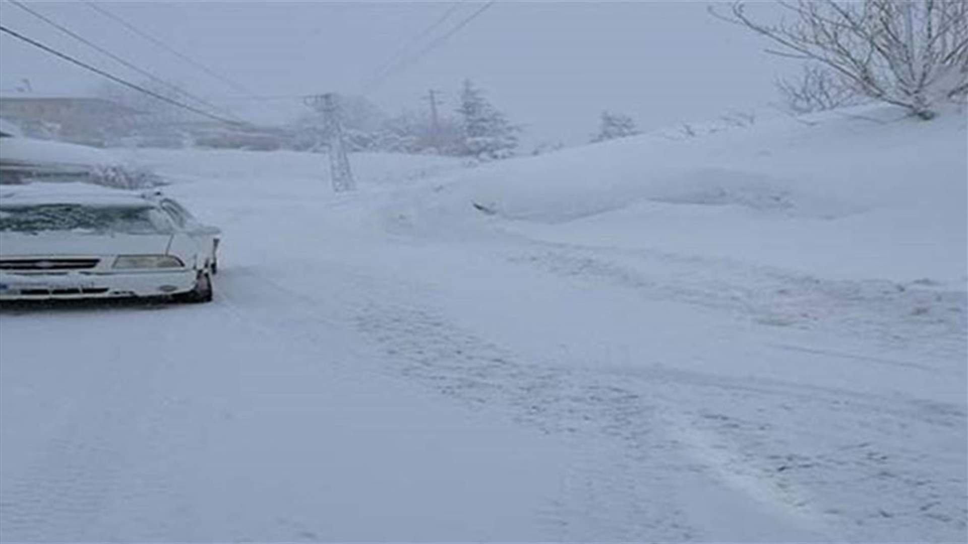 Accumulation of snow closes several roads